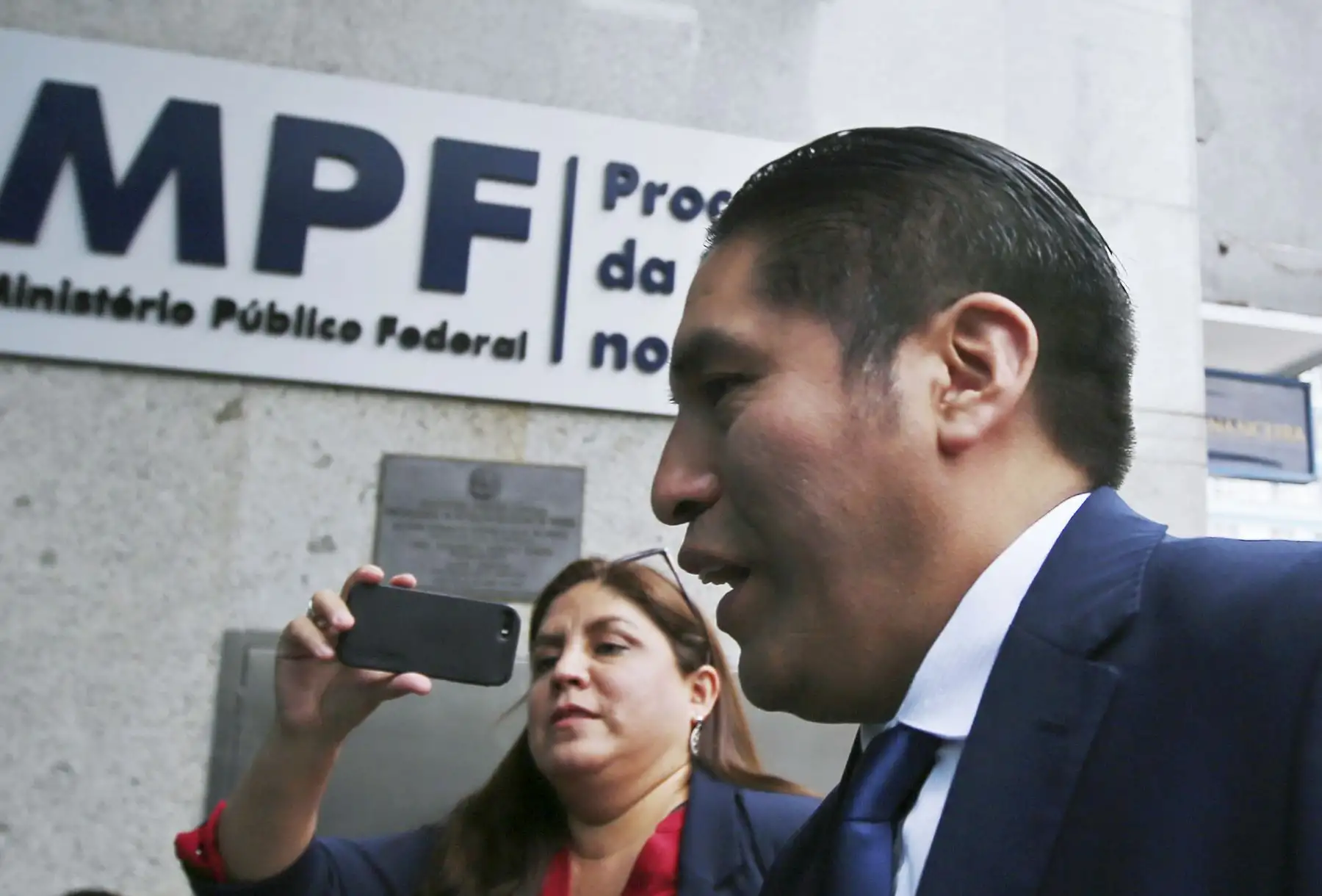 El fiscal Carlos Puma llega al Ministerio Público Federal en Curitiba, Brasil. Foto: AFP
