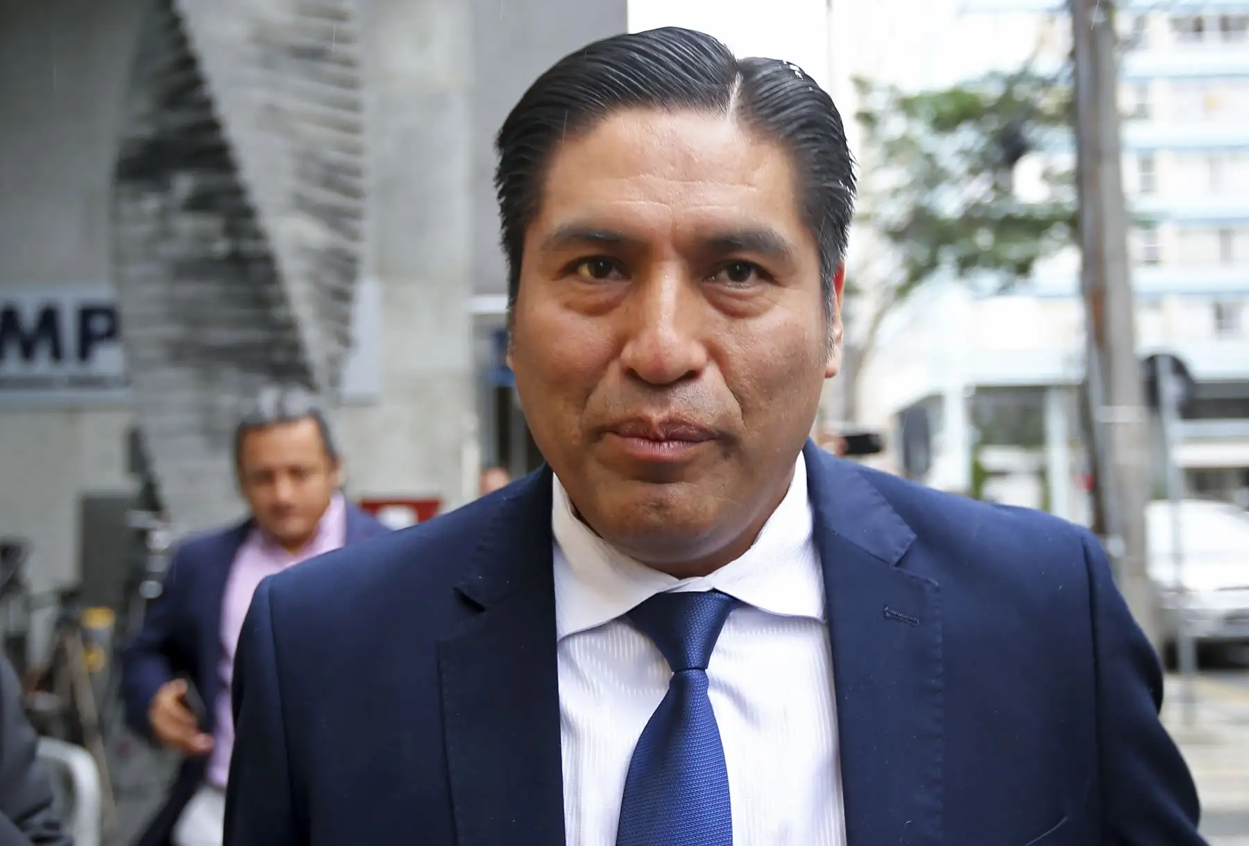 El fiscal Carlos Puma llega al Ministerio Público Federal en Curitiba, Brasil. Foto: AFP