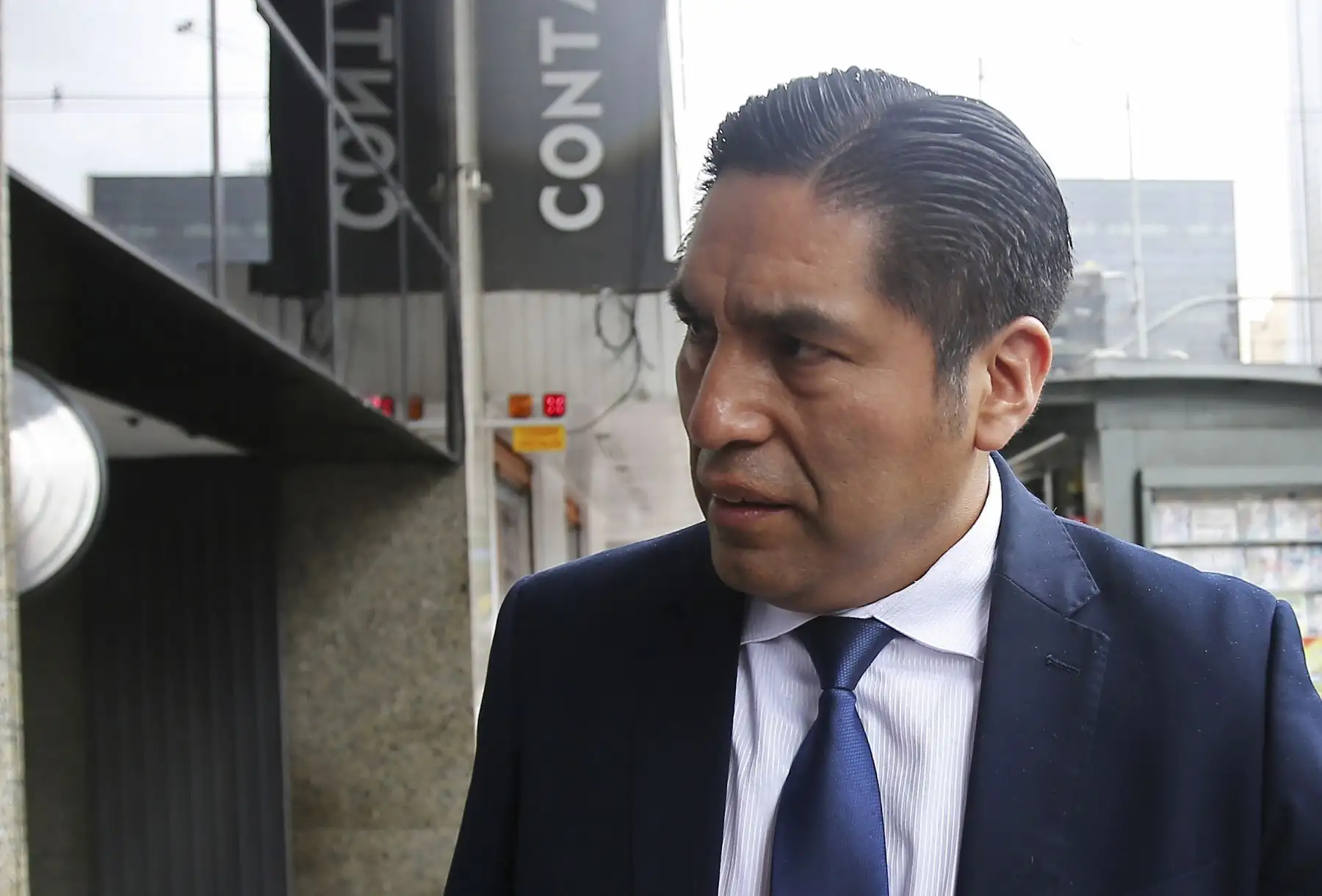 El fiscal Carlos Puma llega al Ministerio Público Federal en Curitiba, Brasil. Foto: AFP