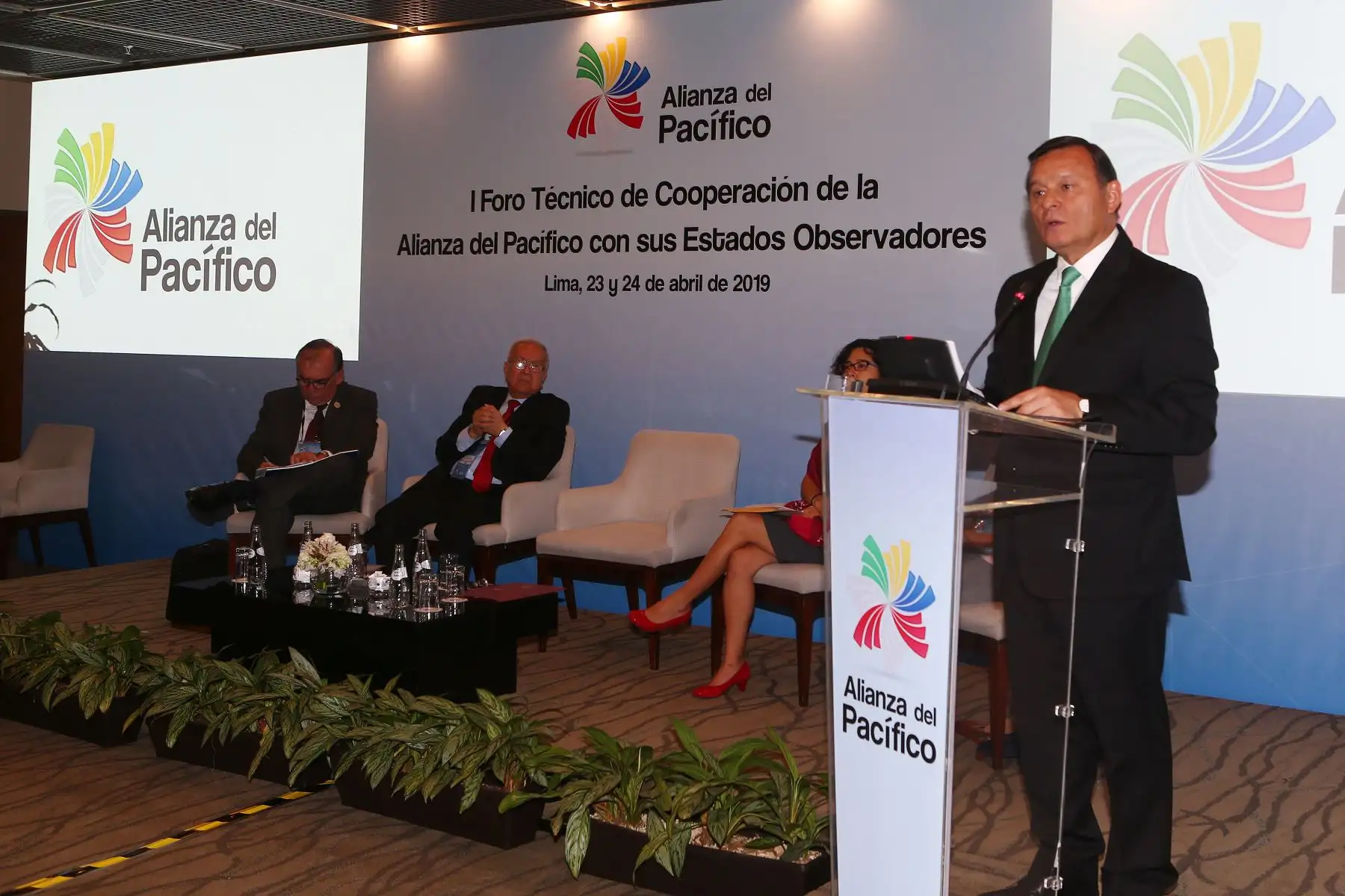 Canciller Néstor Popolizio , junto a la Viceministra de Comercio Exterior, Sra. Sayuri Bayona inauguró el I Foro Técnico de Cooperación de la Alianza del Pacífico y sus Estados Observadores.
Foto: ANDINA/Héctor Vinces