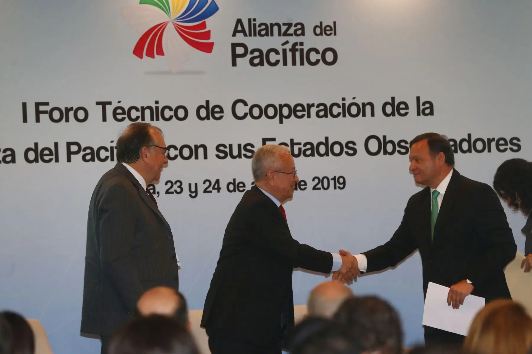 Canciller Néstor Popolizio , junto a la Viceministra de Comercio Exterior, Sra. Sayuri Bayona inauguró el I Foro Técnico de Cooperación de la Alianza del Pacífico y sus Estados Observadores.
Foto: ANDINA/Héctor Vinces