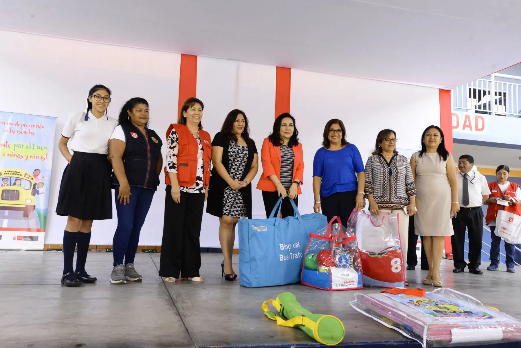 Ministra Gloria Montenegro participa en el lanzamiento de la Caravana de Prevención en las Escuelas " Súmate Contra la Violencia " en la I.E. Melitón Carbajal en Lince.
Foto: ANDINA/MIMP