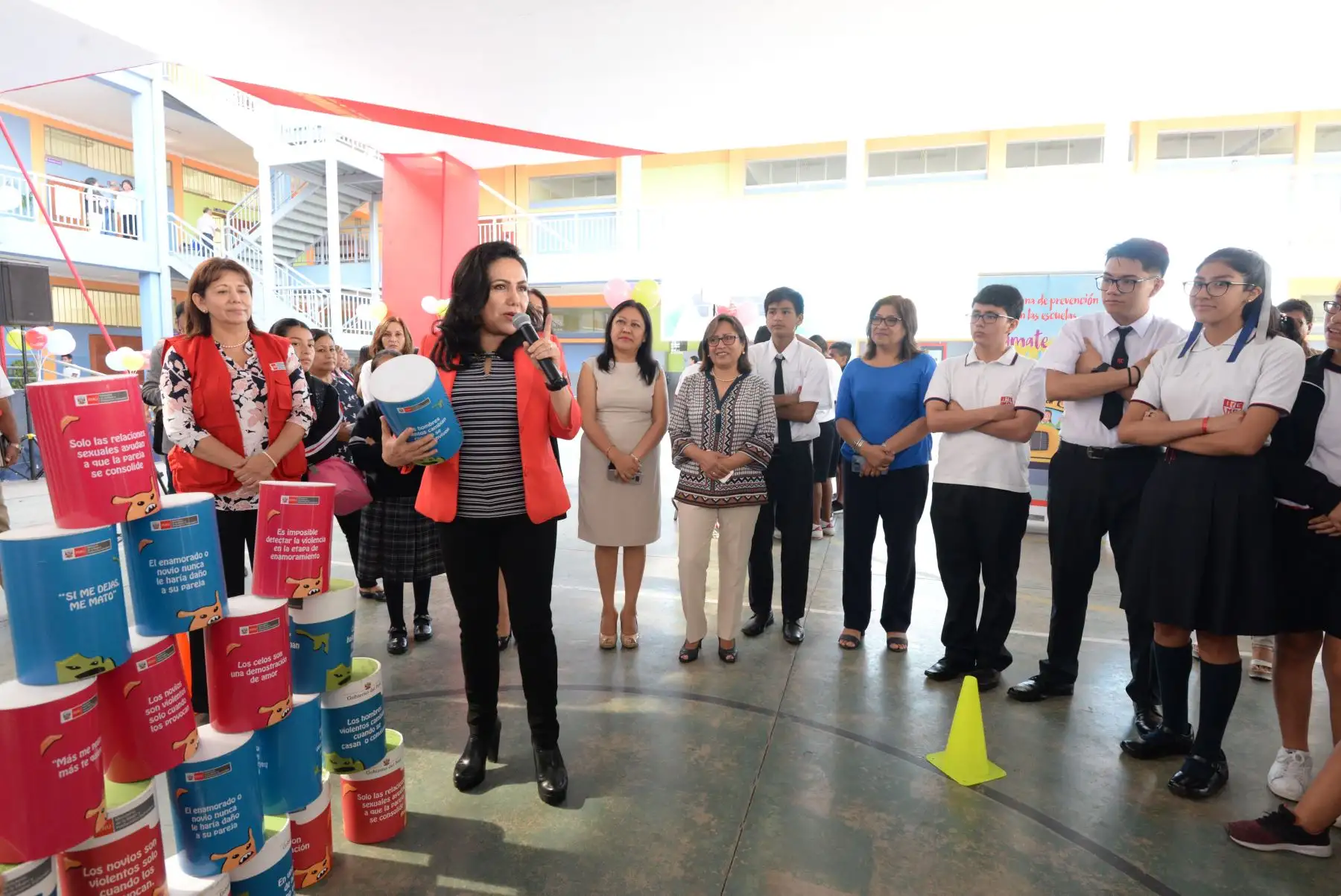 Ministra Gloria Montenegro participa en el lanzamiento de la Caravana de Prevención en las Escuelas " Súmate Contra la Violencia " en la I.E. Melitón Carbajal en Lince.
Foto: ANDINA/MIMP