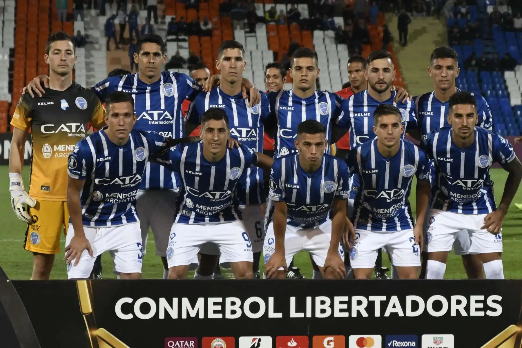 El equipo argentino de Godoy Cruz posa para una foto antes del partido de fútbol del Grupo C de la Copa Libertadores 2019 contra el Sporting Cristal de Perú en el estadio Malvinas Argentinas en Mendoza, Argentina.
Foto:AFP