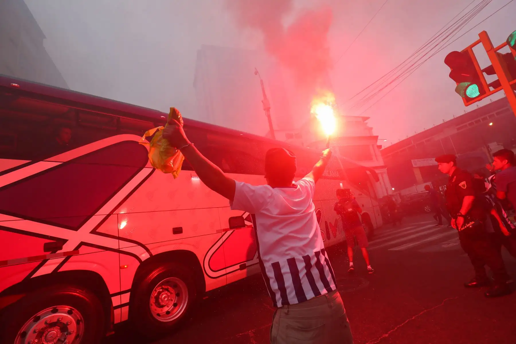 Alrededores del Estadio Nacional donde se disputará el encuentro por Copa Libertadores entre Alianza Lima y el Inter de Porto Alegre.

Foto: ANDINA/Juan Carlos Guzmán Negrini.