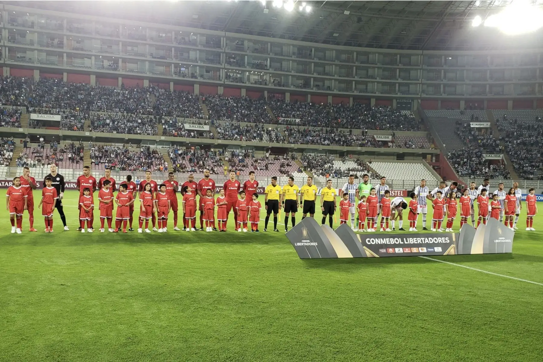Alianza Lima vs  Internacional de Porto Alegre, antes de iniciar el partido por Copa Libertadores .Foto/Internacional