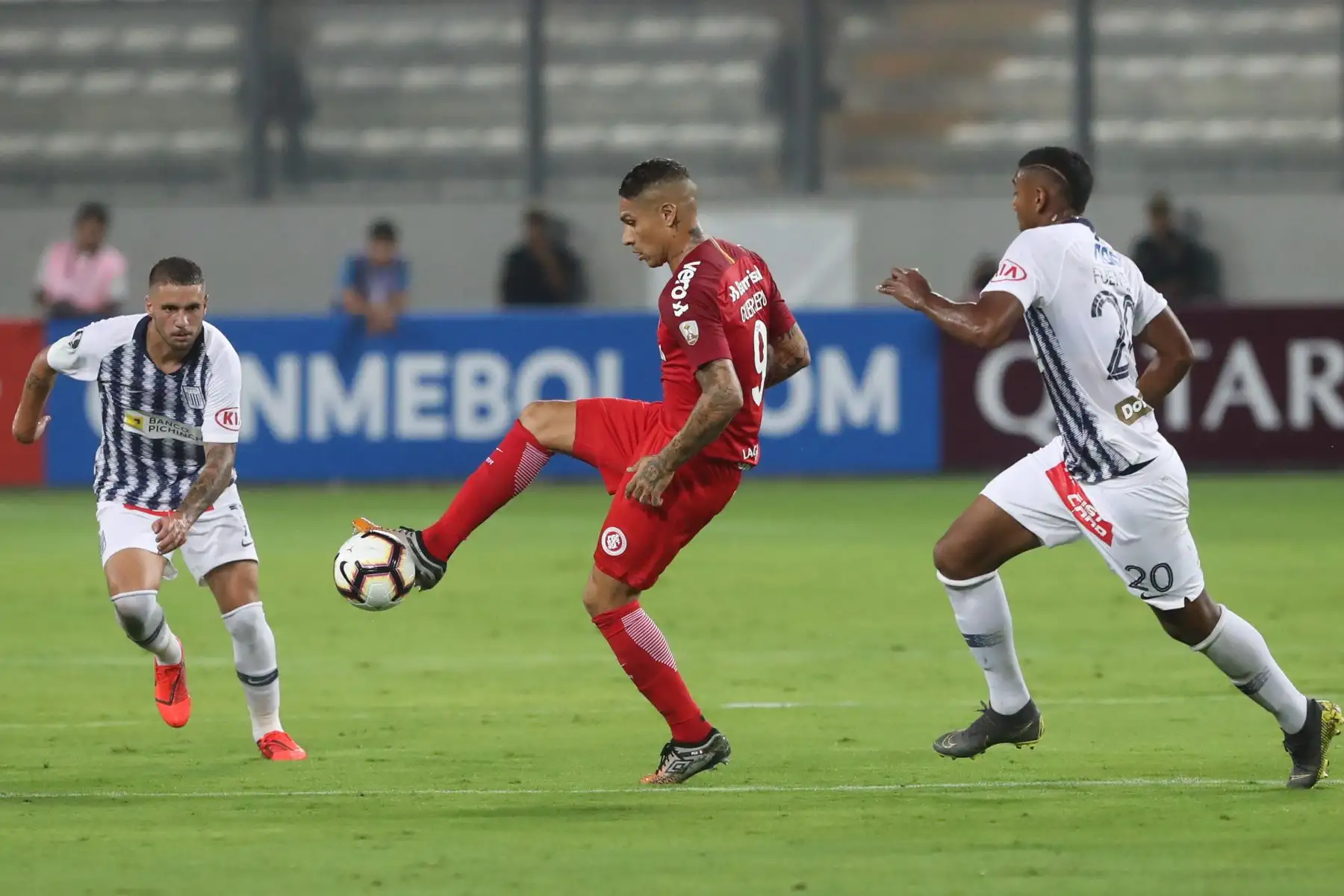 Alianza Lima se enfrenta ante el Internacional  de Porto Alegre en un partido de fútbol por la Copa Libertadores en el Estadio Nacional de Lima.
Foto: ANDINA/Juan Carlos Guzmán