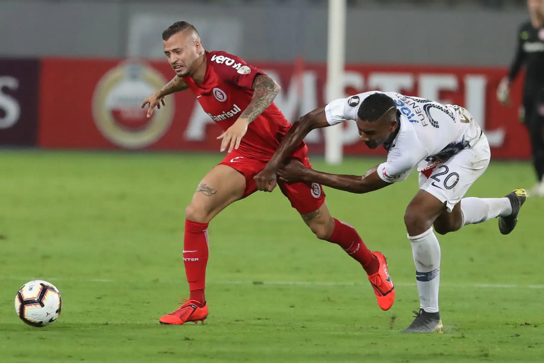 Alianza Lima se enfrenta ante el Internacional  de Porto Alegre en un partido de fútbol por la Copa Libertadores en el Estadio Nacional de Lima.
Foto: ANDINA/Juan Carlos Guzmán