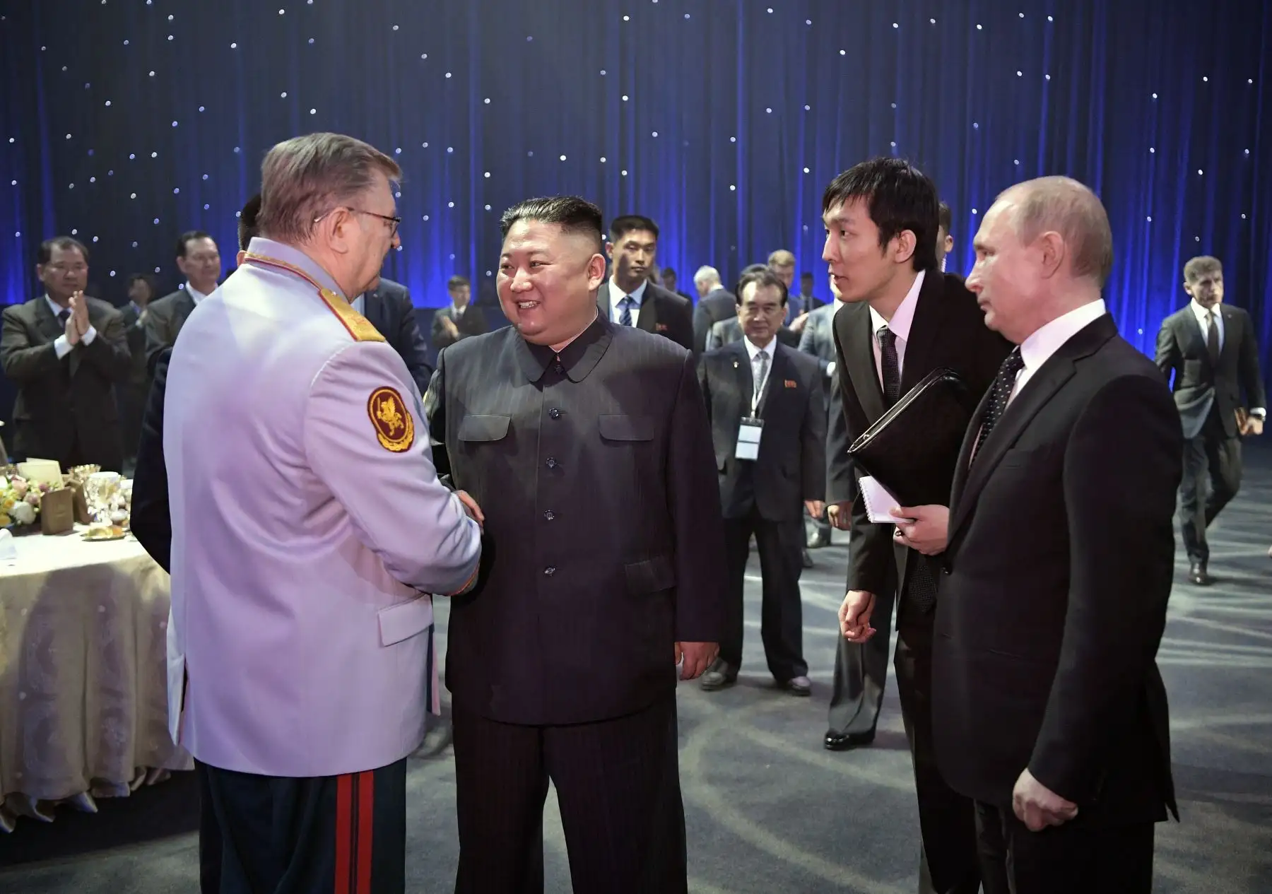El líder de Corea del Norte Kim Jong Un se reunió con el presidente de Rusia, Vladimir Putin, en la ciudad rusa de Vladivostok. Foto: AFP