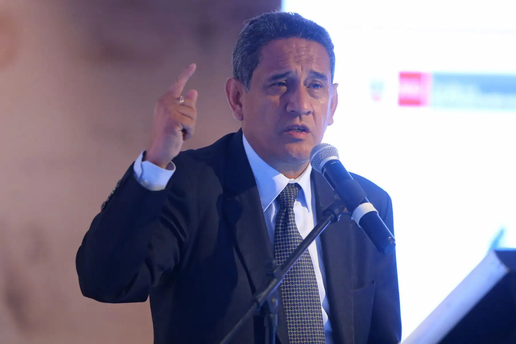 Presidente de la Asamblea Nacional de Gobiernos Regionales (ANGR) y gobernador regional de Cajamarca, Mesías Guevara, participa en la Mesa Ejecutiva denominada “Gobierno Regional Digital 2019”, organizada por la Secretaría de Gobierno Digital de la Presidencia del Consejo de Ministros.  ANDINA/Vidal Tarqui