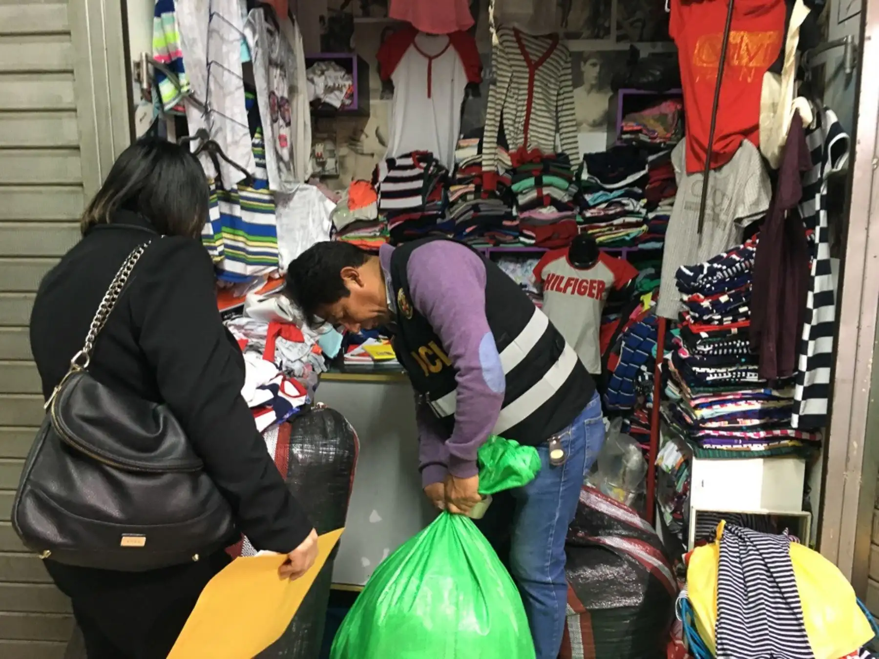 Incautación de mercancías ilegales.