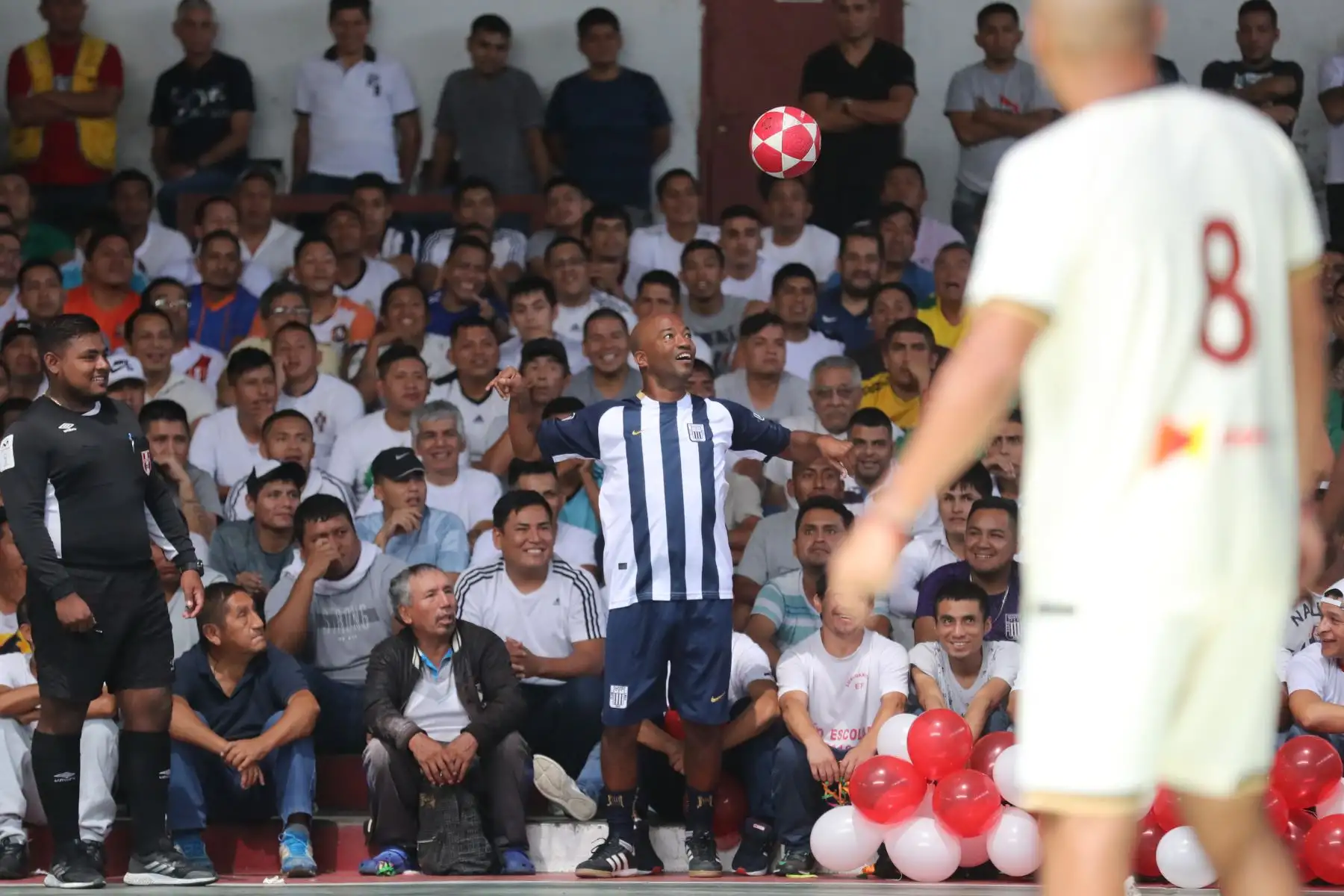 Reclusos del penal de Lurigancho disputan la final del campeonato Copa América Lurigancho 2019, organizado por el INPE.

Foto: ANDINA/Juan Carlos Guzmán Negrini.