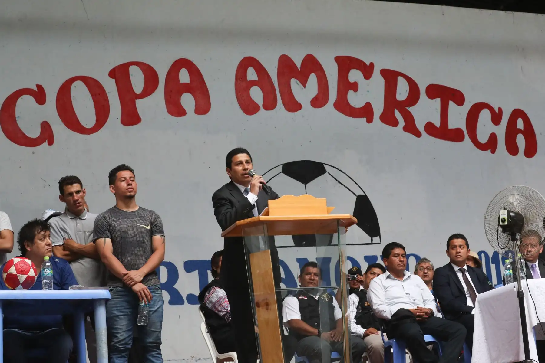 Reclusos del penal de Lurigancho disputan la final del campeonato Copa América Lurigancho 2019, organizado por el INPE.

Foto: ANDINA/Juan Carlos Guzmán Negrini.