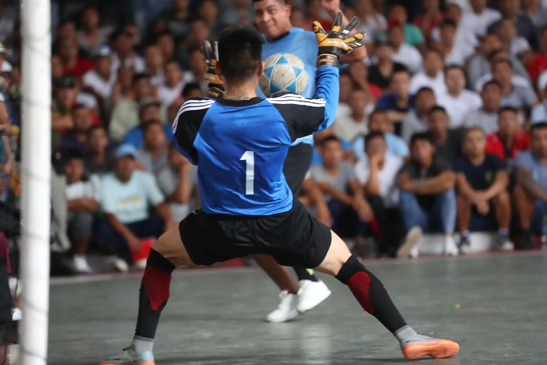 Reclusos del penal de Lurigancho disputan la final del campeonato Copa América Lurigancho 2019, organizado por el INPE. Foto: ANDINA/Juan Carlos Guzmán Negrini.