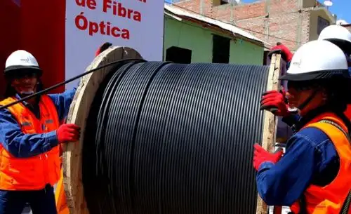 Los gobernadores regionales de Lima provincias, Moquegua y Piura exhortaron al Ejecutivo a agilizar la red dorsal de fibra óptica, que permite el acceso a internet de alta velocidad, en esos departamentos, dado que con ello mejorará la cobertura de telesalud y la calidad educativa, entre otros beneficios para la población.