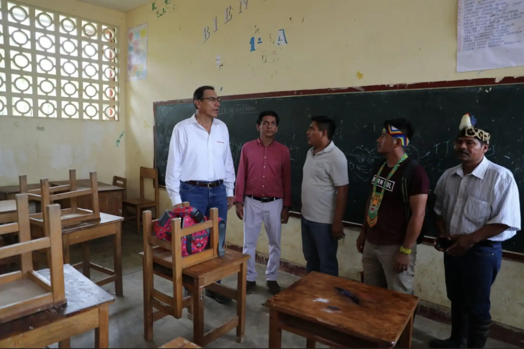 El presidente Martin Vizcarra, estuvo en Nuevo Andoas, en la región Loreto, donde visitó la IE N.° 62155 y mantuvo una reunión con las autoridades y apus de este distrito de nuestra selva.Foto:ANDINA/Prensa Presidencia