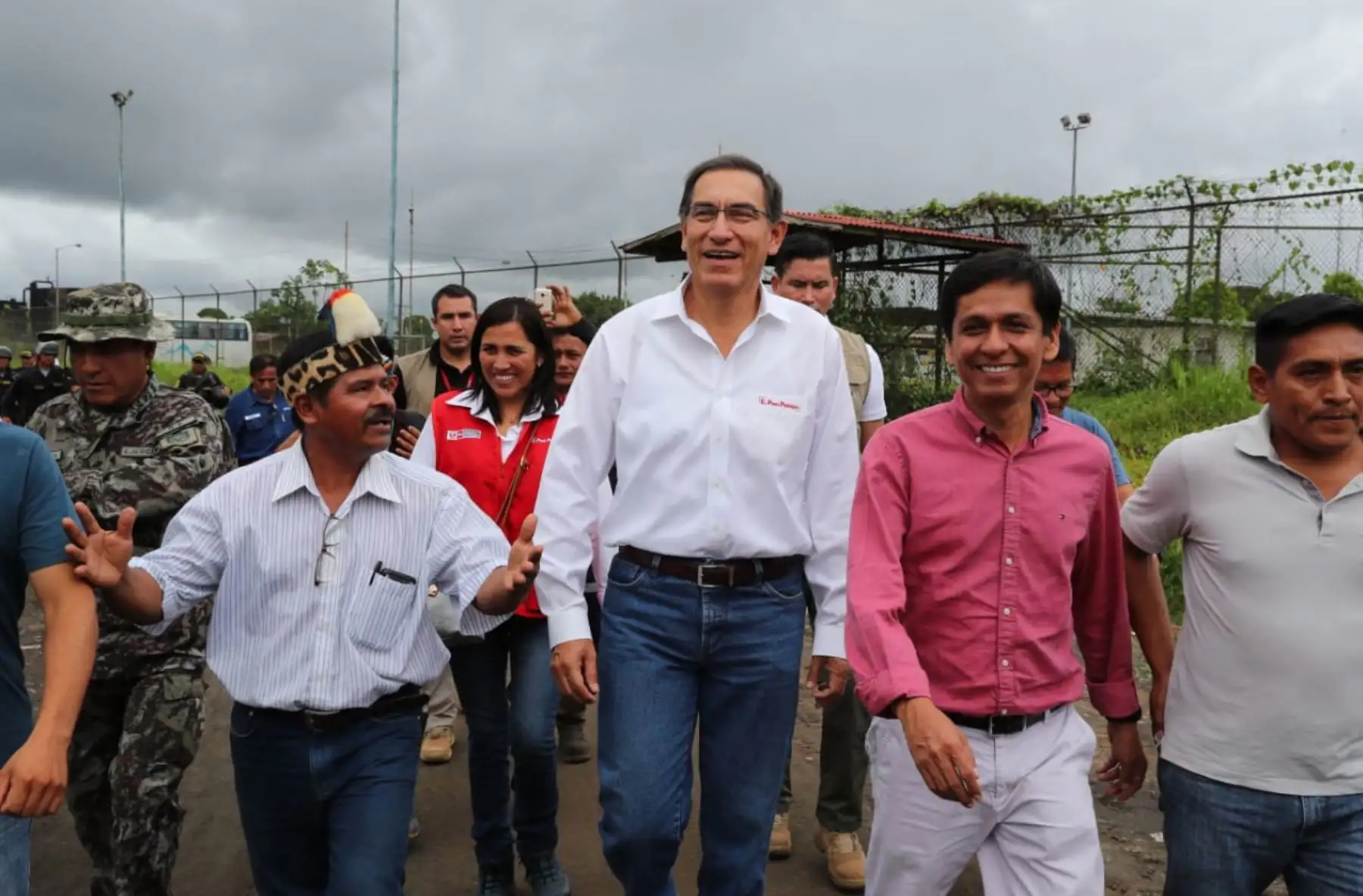 El presidente Martin Vizcarra, estuvo en Nuevo Andoas, en la región Loreto, donde visitó la IE N.° 62155 y mantuvo una reunión con las autoridades y apus de este distrito de nuestra selva.Foto:ANDINA/Prensa Presidencia