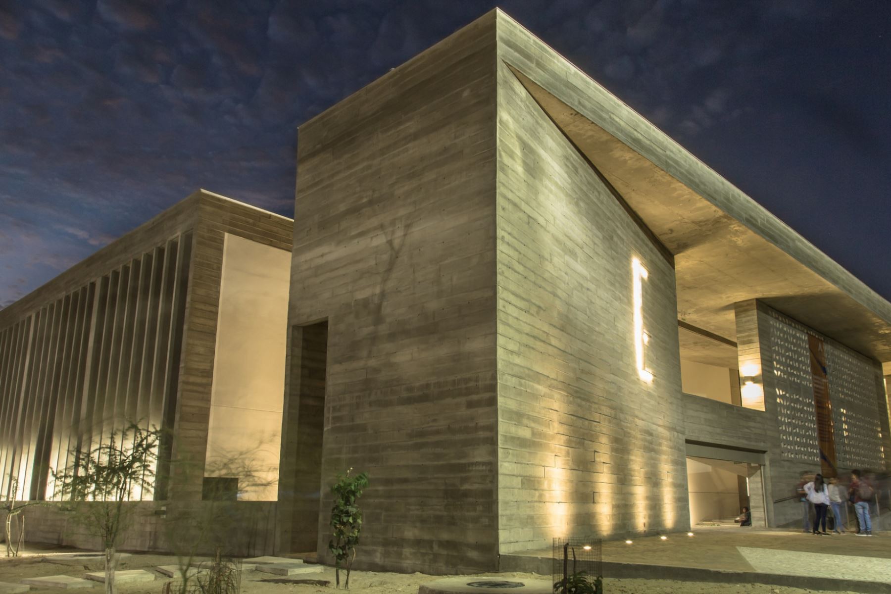 Otorgan premio internacional de arquitectura a edificio de la Universidad de Piura.