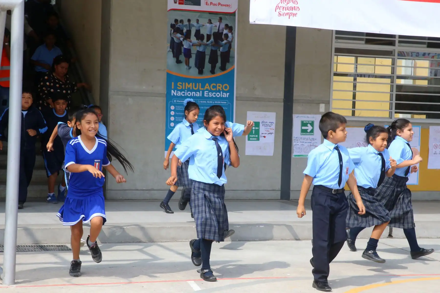 El Ministerio de  Educación (Minedu) realiza el I Simulacro Nacional de Sismo 2019 en 112 mil 728 instituciones educativas públicas y privadas. Foto: ANDINA/Vidal Tarqui