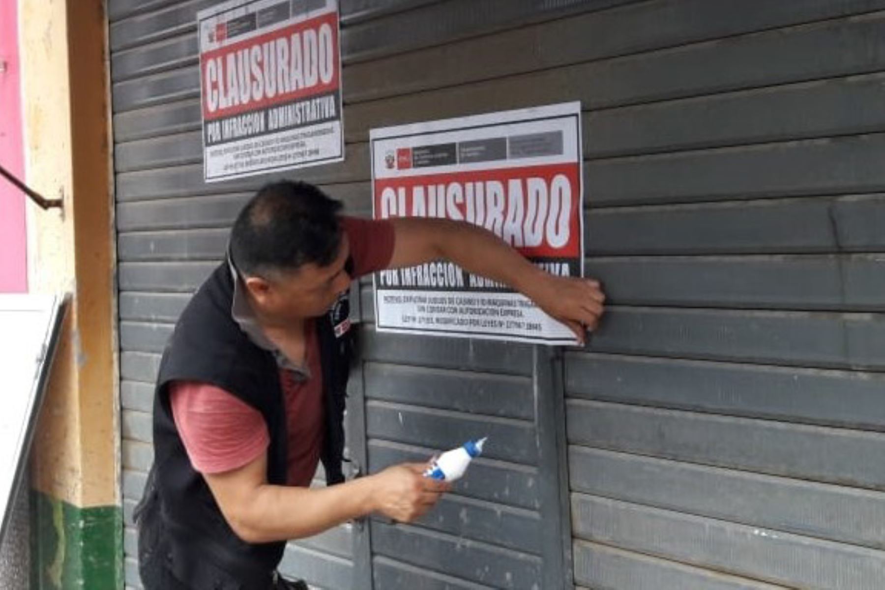 Cusco: Mincetur clausura salas ilegales e incauta máquinas tragamonedas en Pichari