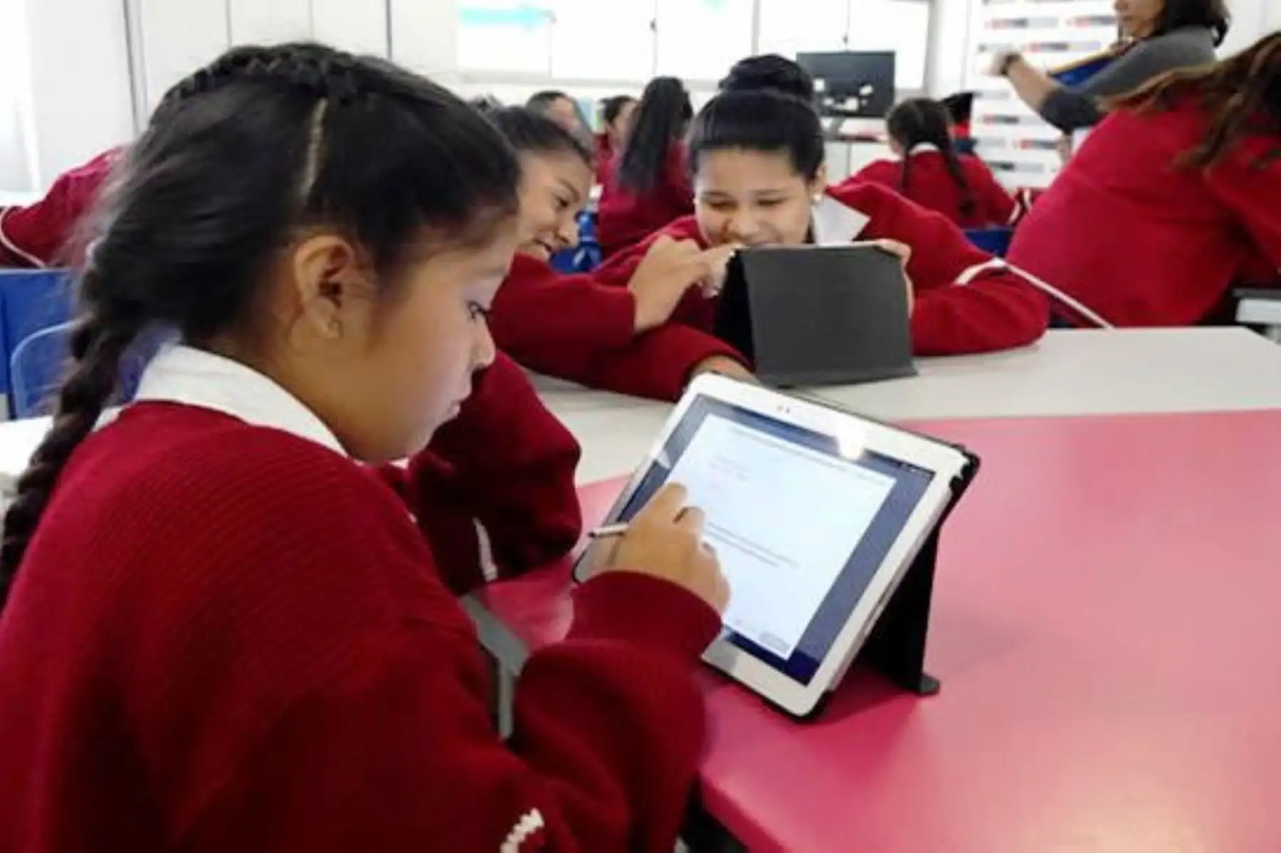Minedu forma grupo técnico para el desarrollo de la educación digital. Foto: ANDINA/Difusión.