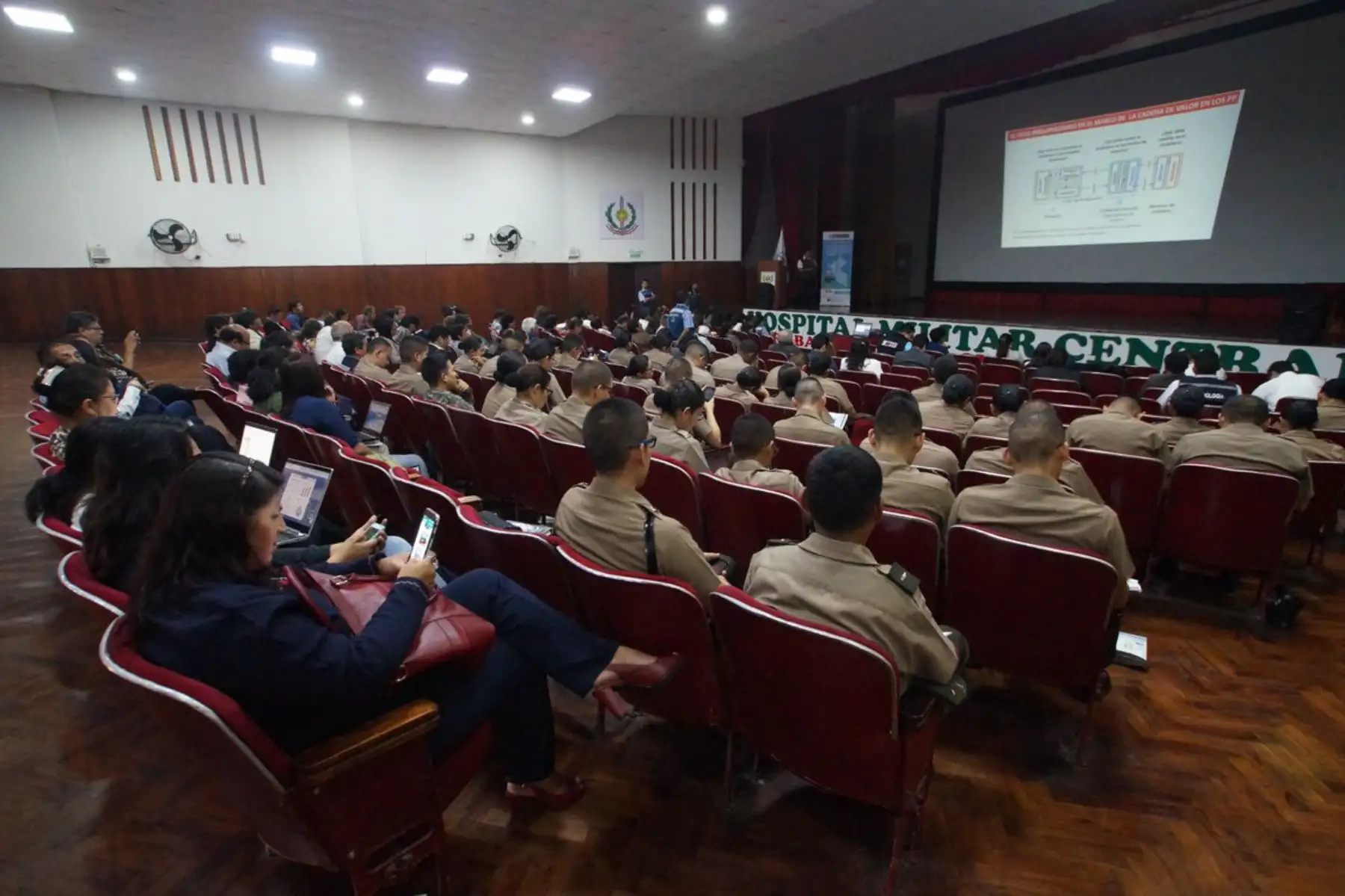 Como pieza clave de prevención frente a la Temporada de Bajas Temperaturas, el Ministerio de Salud (Minsa) desarrolló el “Encuentro Nacional para la actualización de los Planes Regionales ante las Bajas Temperaturas”.