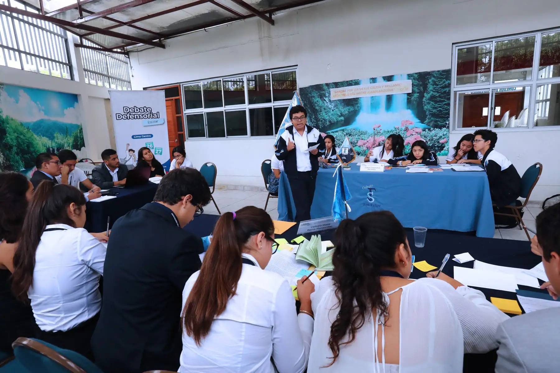 La Defensoría del Pueblo organiza el primer Debate Escolar.  Alumnos y alumnas expresan sus ideas y propuestas para prevenir la violencia. 
Foto: ANDINA/Norman Córdova