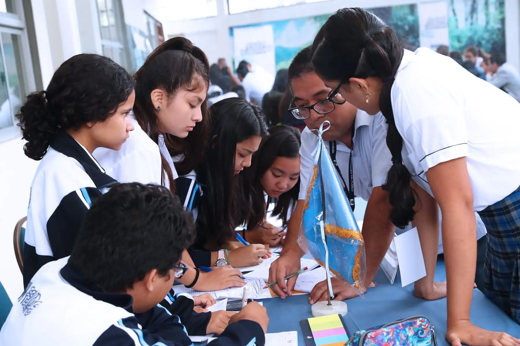 La Defensoría del Pueblo organiza el primer Debate Escolar.  Alumnos y alumnas expresan sus ideas y propuestas para prevenir la violencia. 
Foto: ANDINA/Norman Córdova