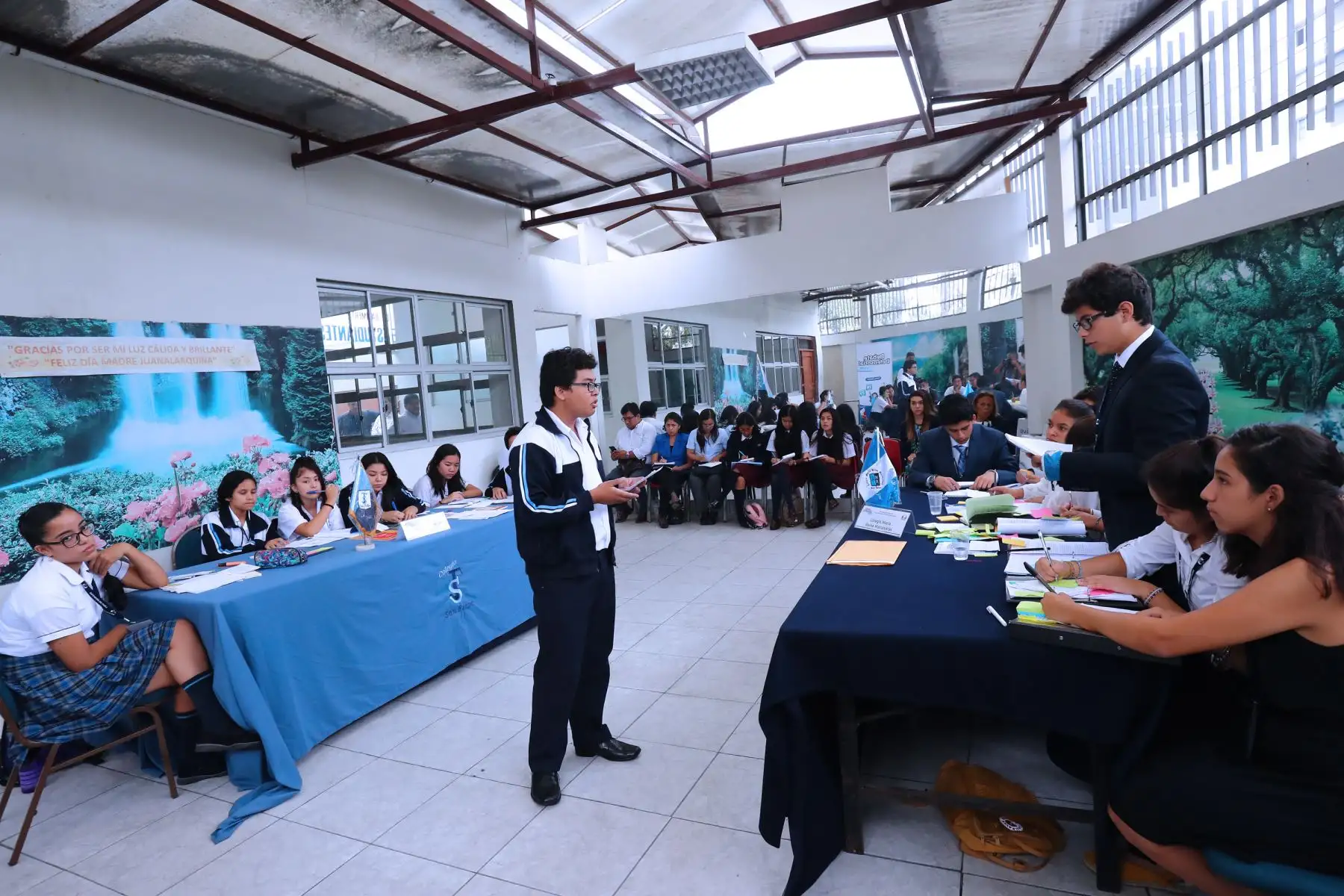 La Defensoría del Pueblo organiza el primer Debate Escolar.  Alumnos y alumnas expresan sus ideas y propuestas para prevenir la violencia. 
Foto: ANDINA/Norman Córdova