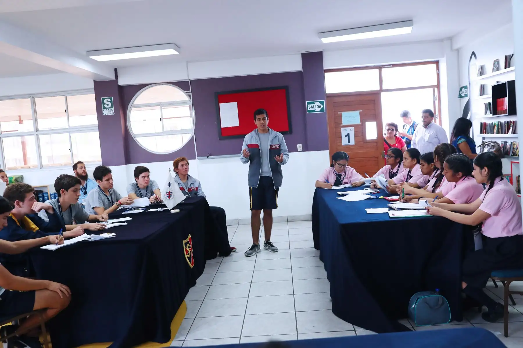 La Defensoría del Pueblo organiza el primer Debate Escolar.  Alumnos y alumnas expresan sus ideas y propuestas para prevenir la violencia. 
Foto: ANDINA/Norman Córdova