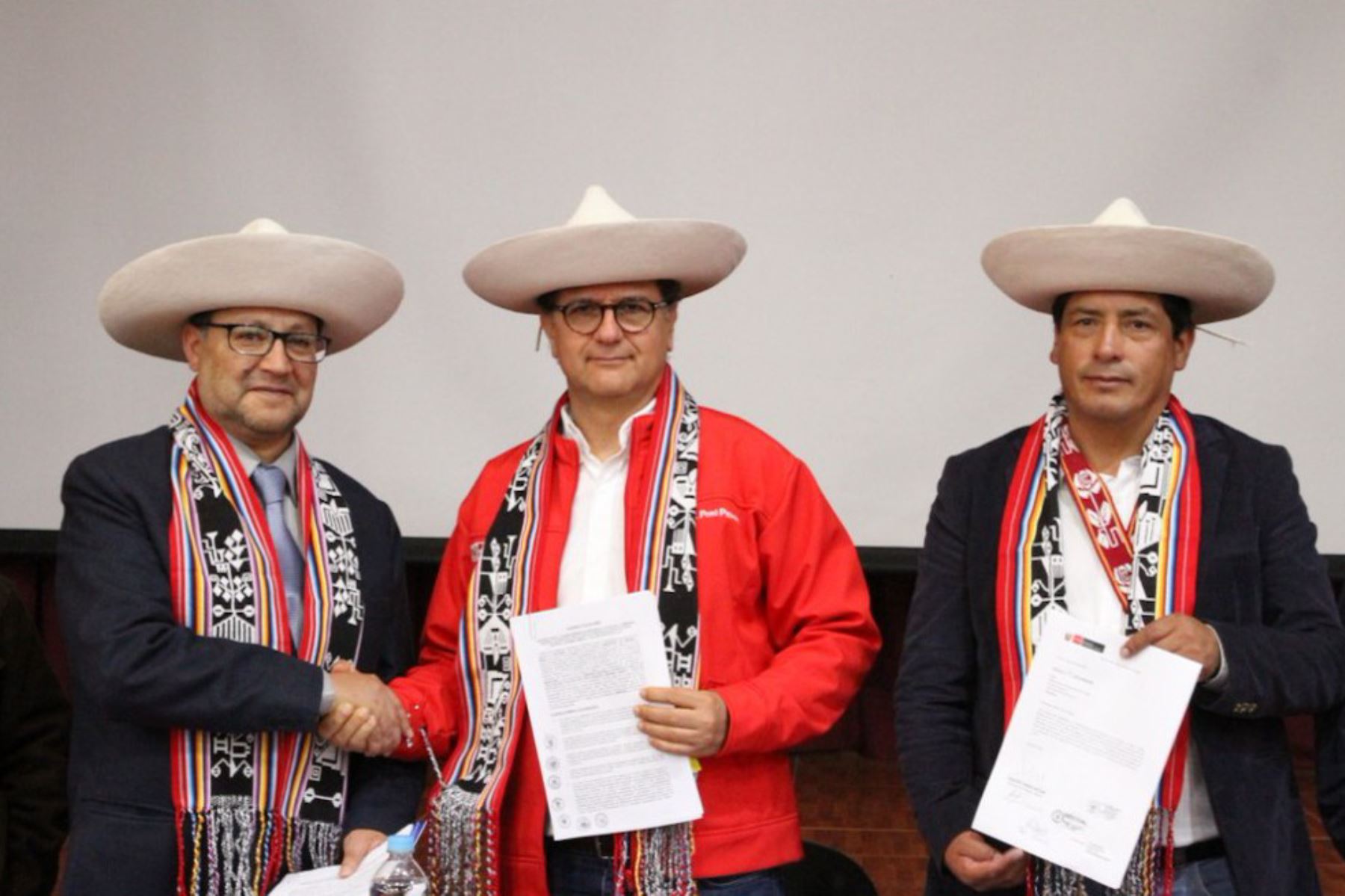 Cusco: MEM firma convenio para electrificar a 30 localidades de Chumbivilcas