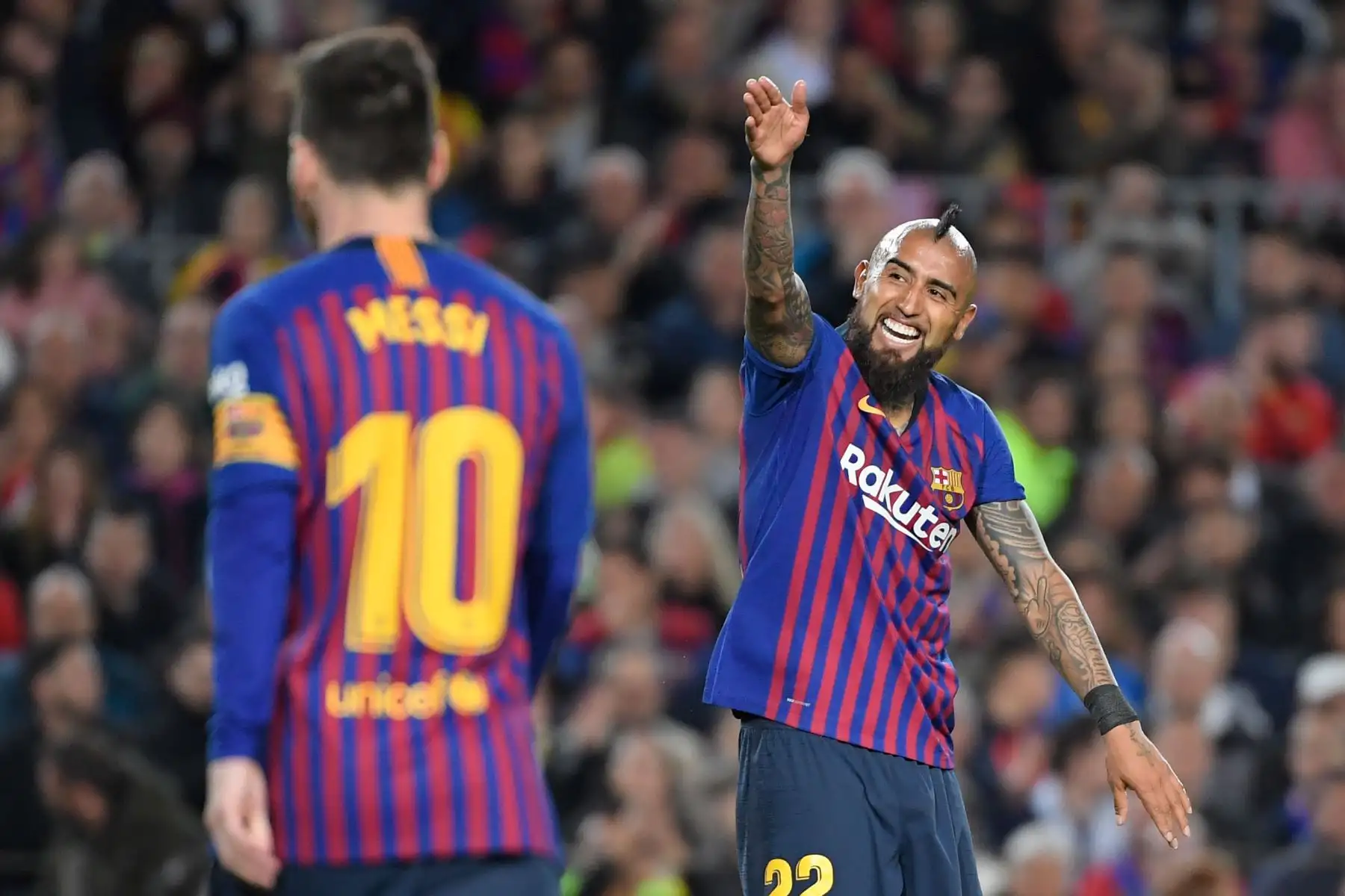 El mediocampista chileno de Barcelona Arturo Vidal hace un gesto durante el partido de fútbol de la Liga española entre el FC Barcelona y el Levante UD en el estadio Camp Nou en Barcelona.
Foto:AFP