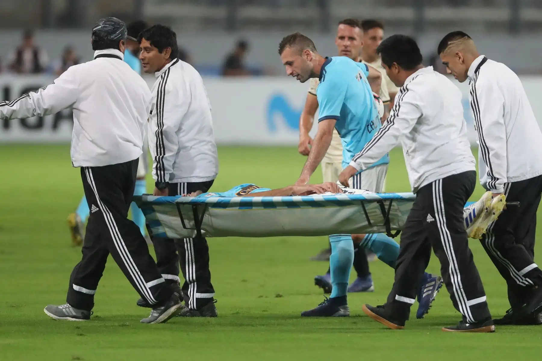 Sporting Cristal y Universitario de Deportes empataron uno a uno con goles de Christian Ortíz y Alejandro Hohberg respectivamente.

Foto: ANDINA/Juan Carlos Guzmán Negrini