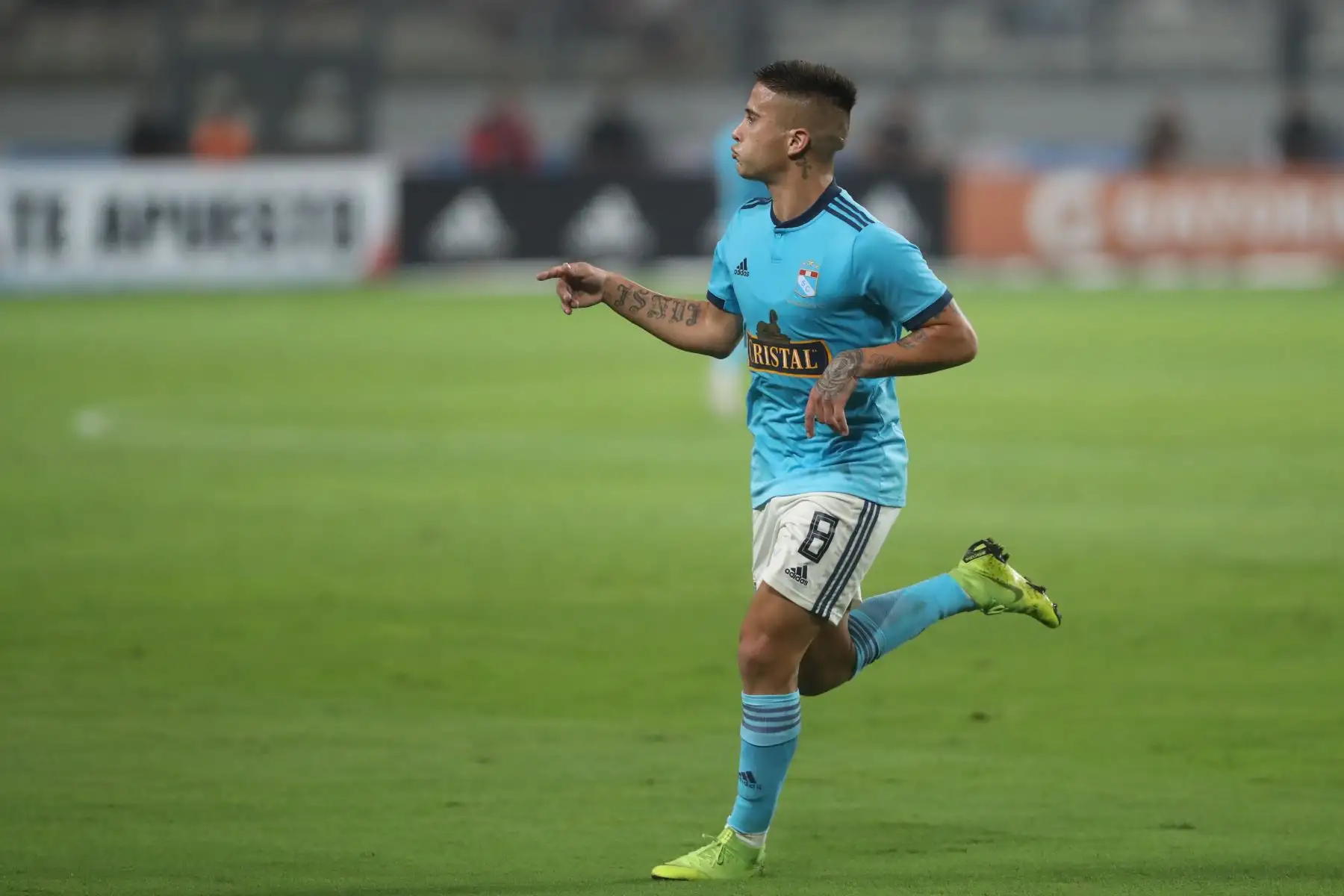 Sporting Cristal y Universitario de Deportes empataron uno a uno con goles de Christian Ortíz y Alejandro Hohberg respectivamente.

Foto: ANDINA/Juan Carlos Guzmán Negrini