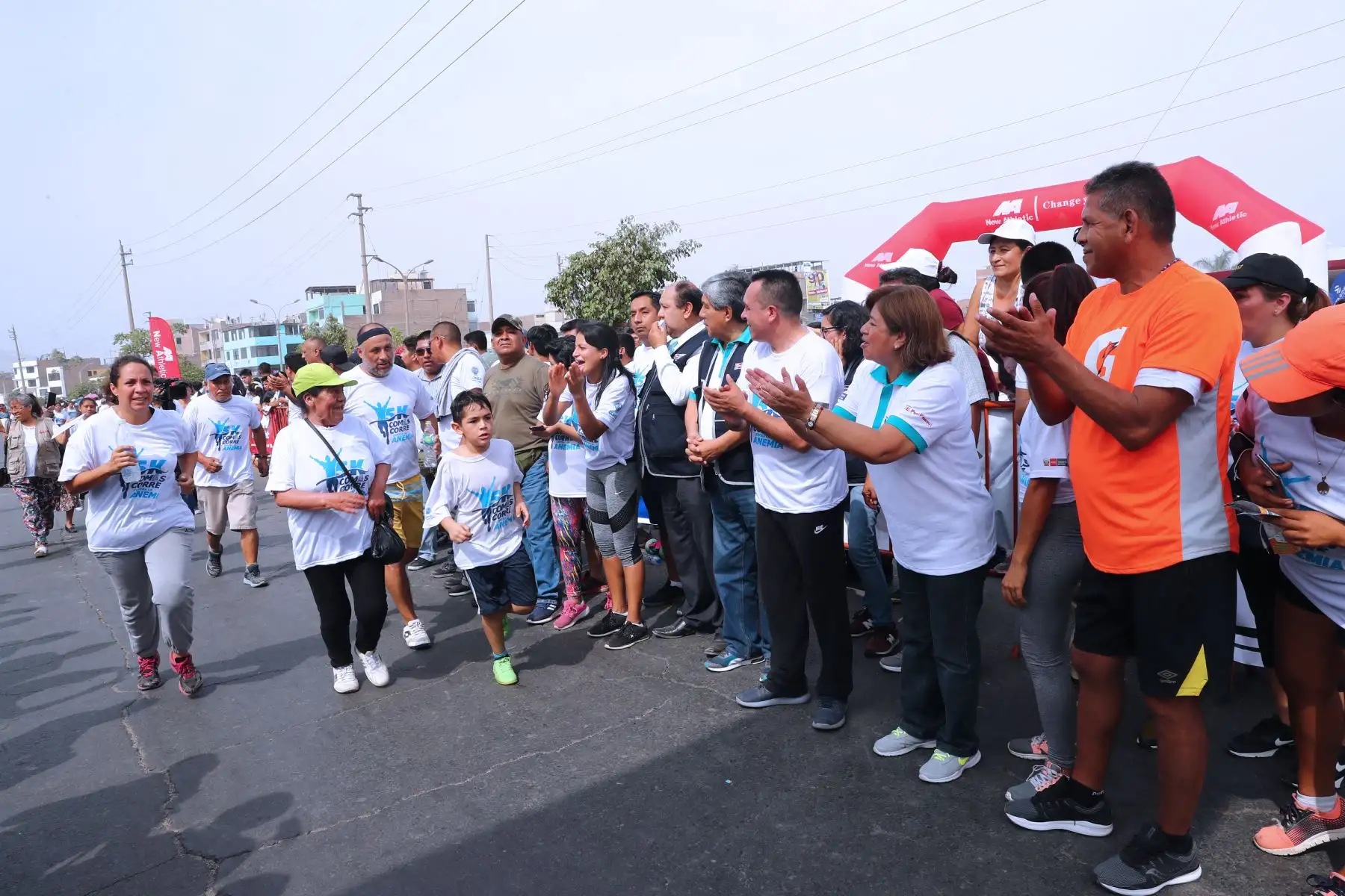 Ministra de Salud, Zulema Tomás participa en inauguración de la Carrera 5K como parte de la Cruzada contra la anemia en Comas .Foto: ANDINA/Norman Córdova