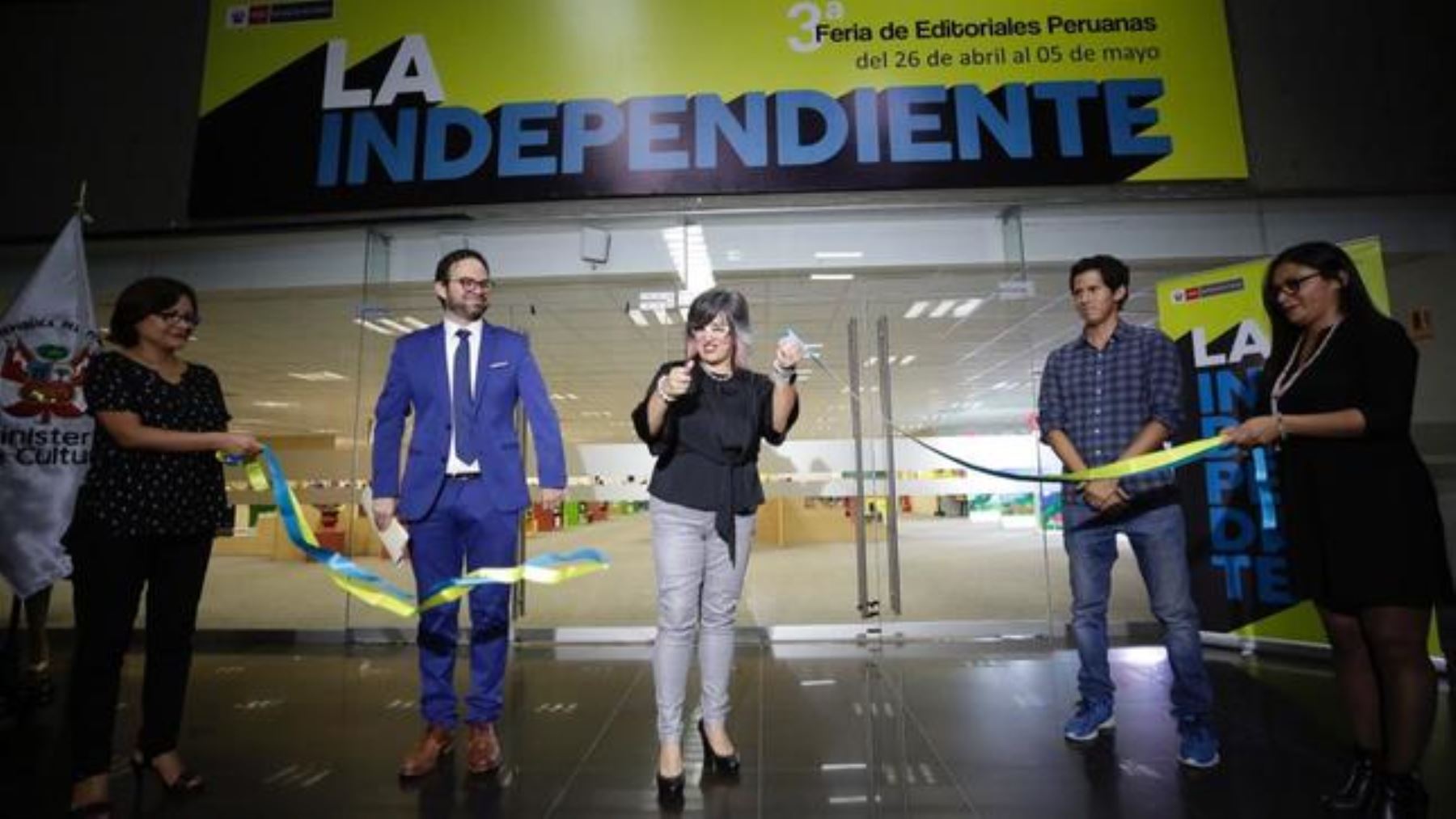 Ministra de Culutra Ulla Holmquist inaugurando feria La Independiente