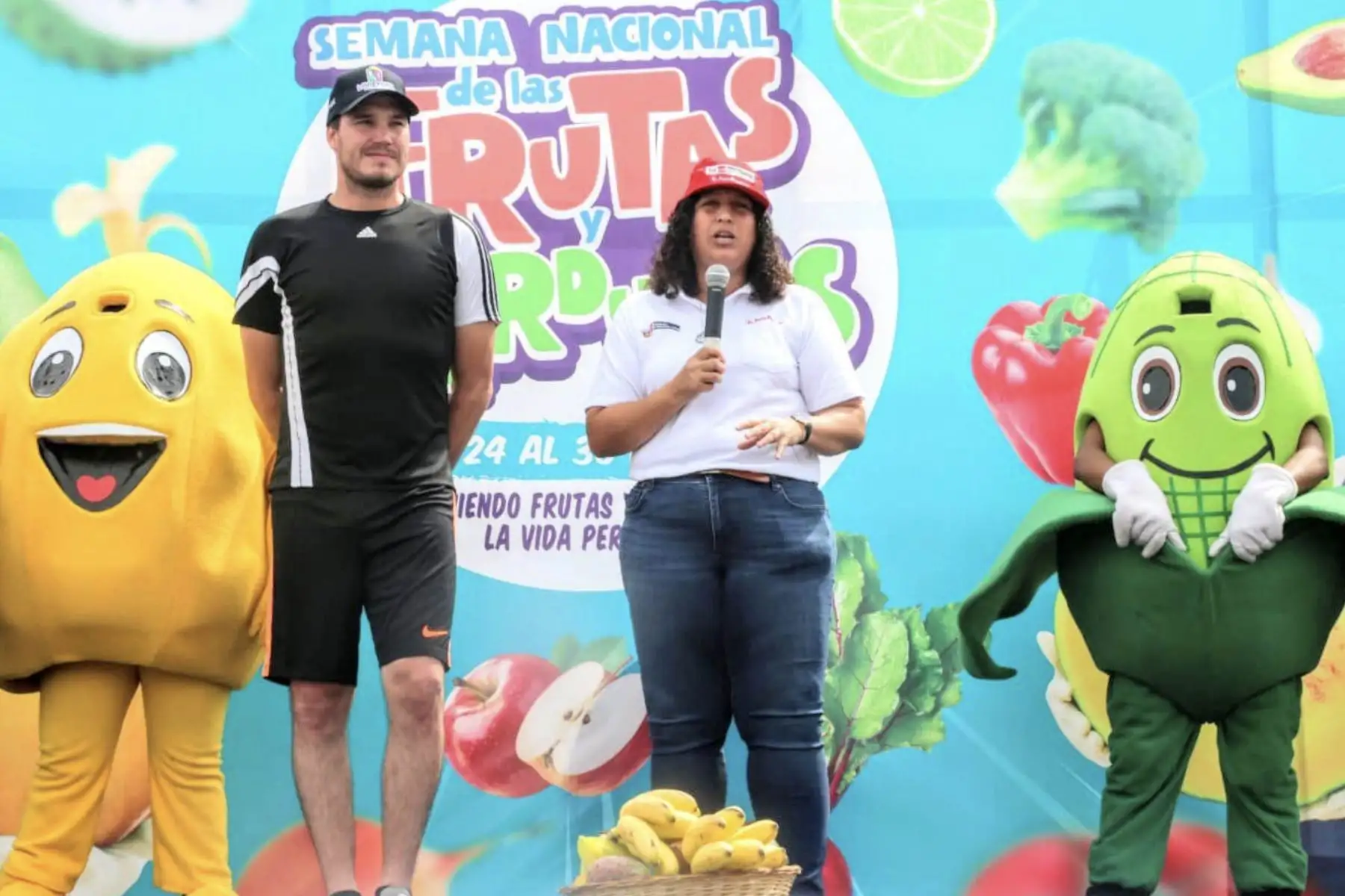 Ministra de Agricultura y Riego, Fabiola Muñoz clausura la Semana Nacional de Frutas y Verduras en la Plaza Manco Cápac en La Victoria. 
Foto: ANDINA/Minagri