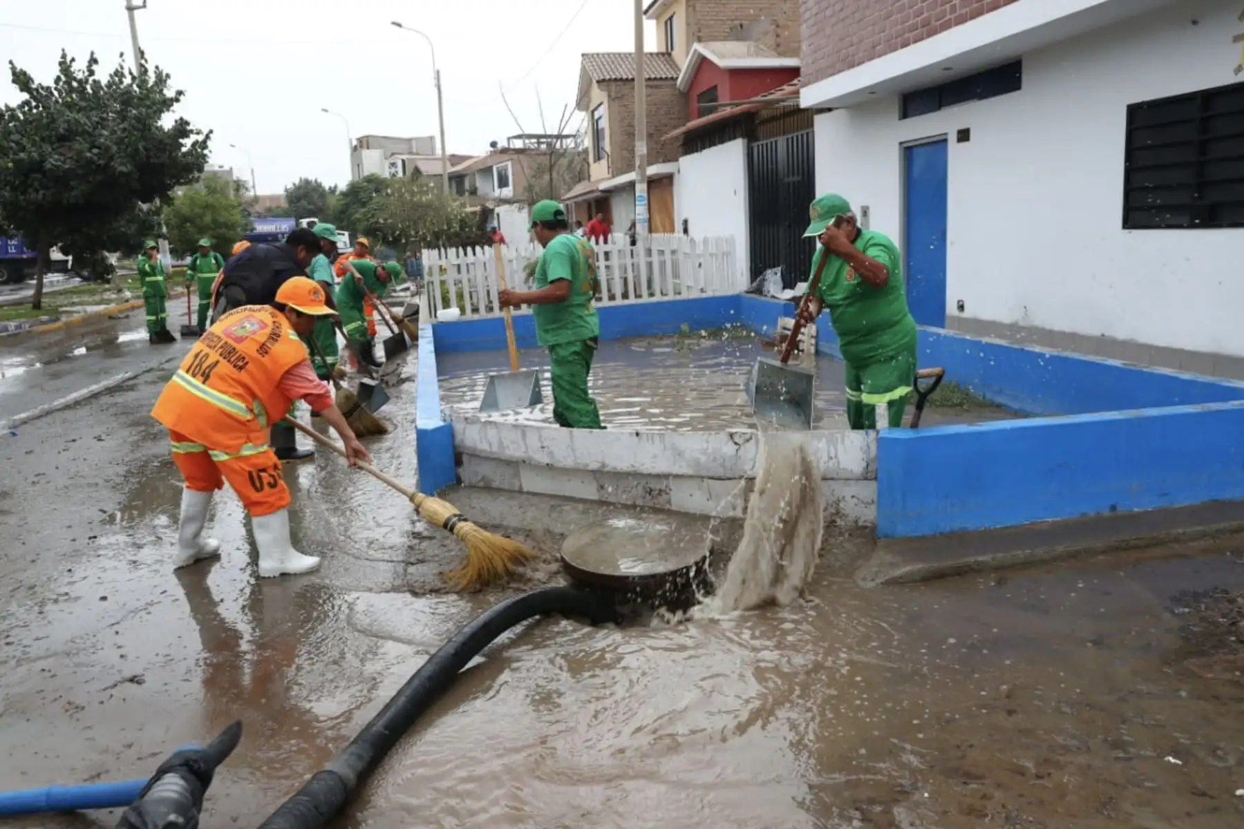 Río Surco se desborda e inunda varias viviendas en Chorrillos. Foto: ANDINA/ Norman Córdova