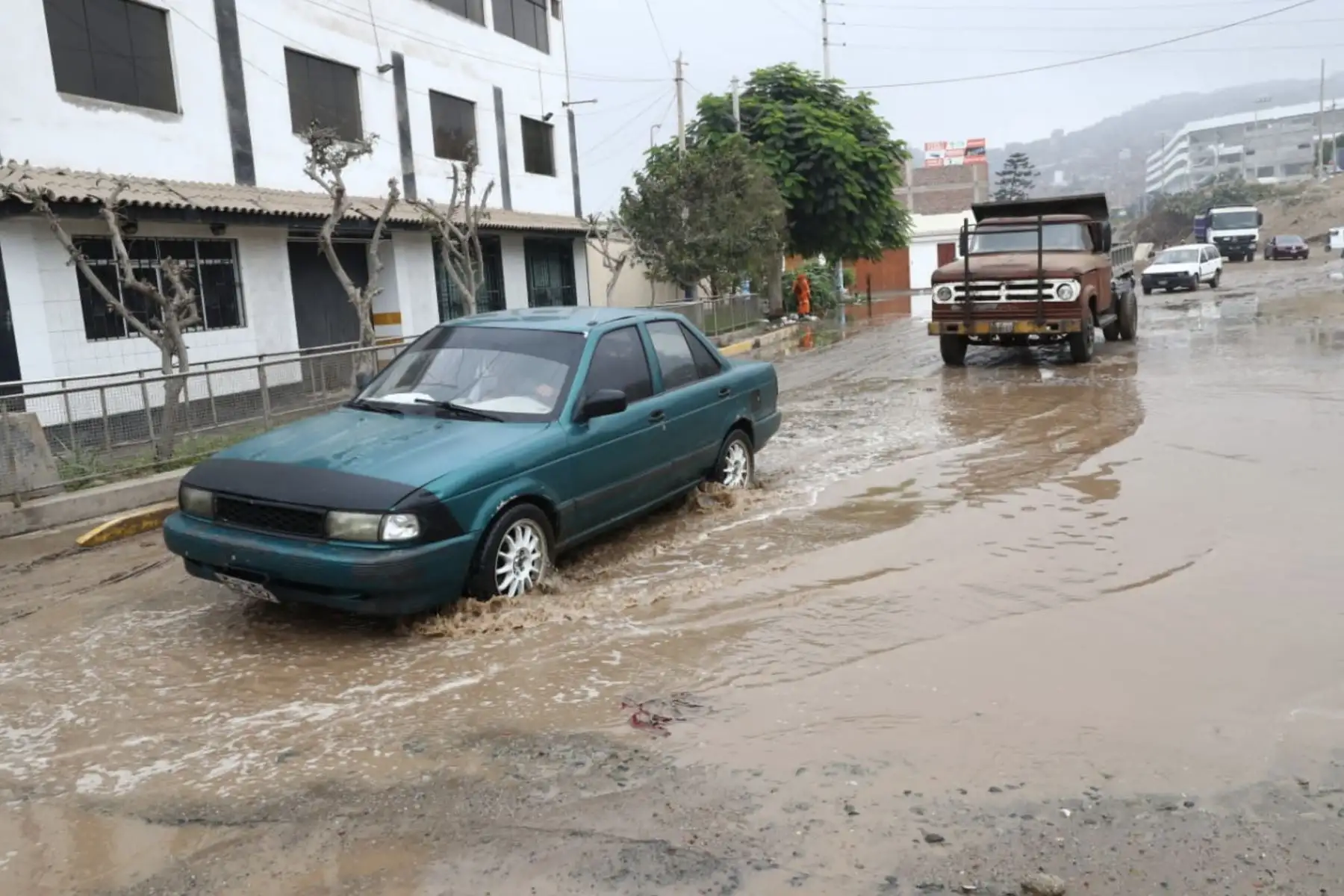 Río Surco se desborda e inunda varias viviendas en Chorrillos. Foto: ANDINA/ Norman Córdova