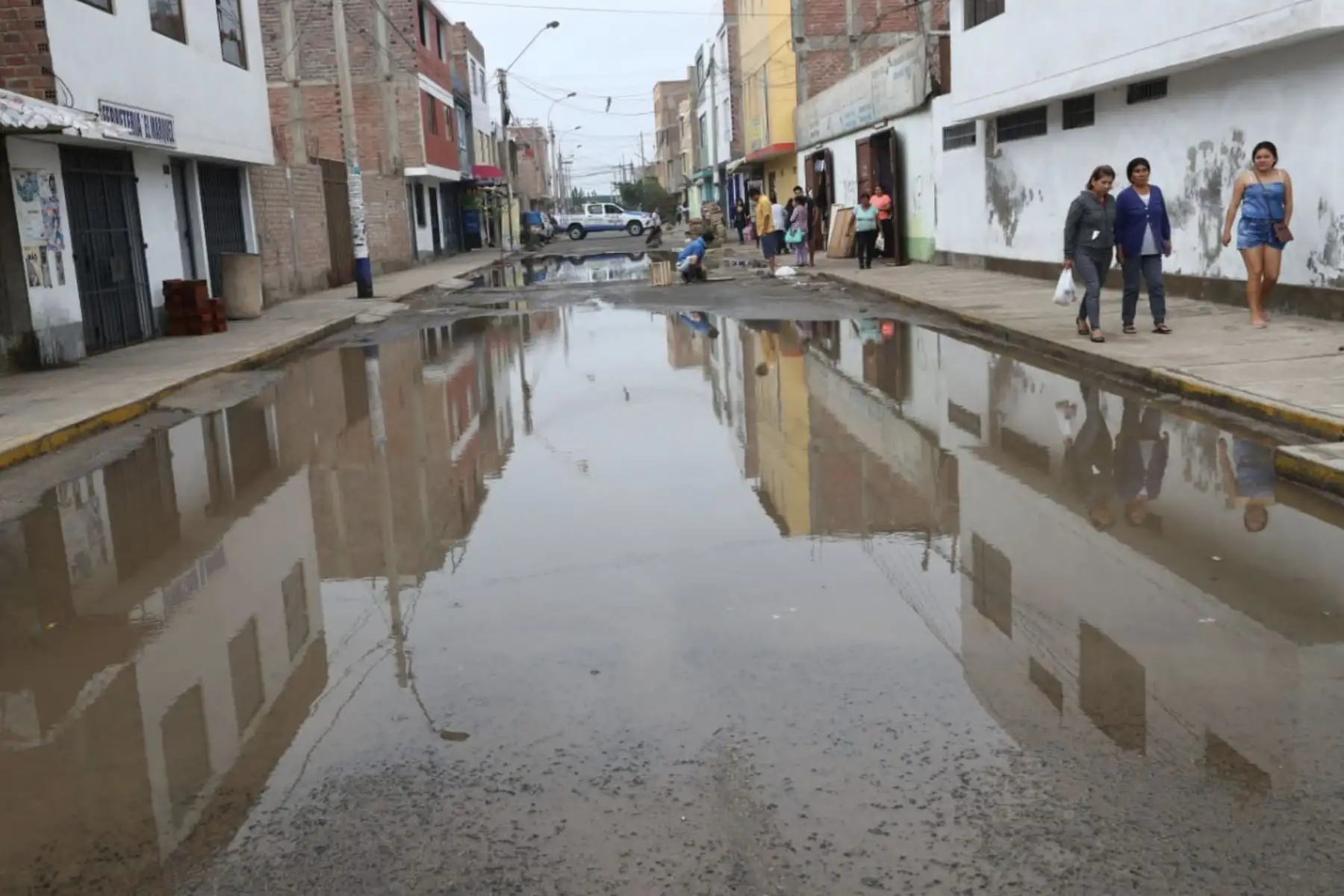 Río Surco se desborda e inunda varias viviendas en Chorrillos. Foto: ANDINA/ Norman Córdova