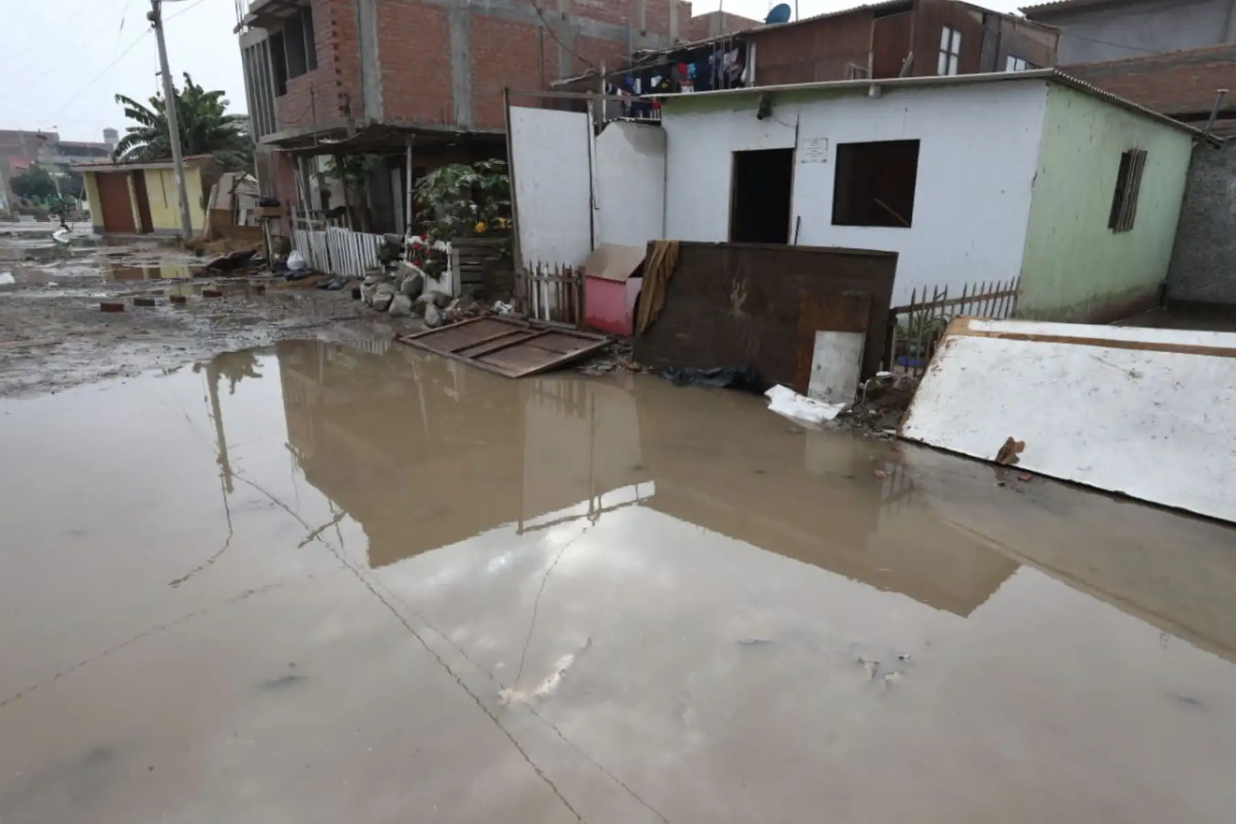 Río Surco se desborda e inunda varias viviendas en Chorrillos. Foto: ANDINA/ Norman Córdova
