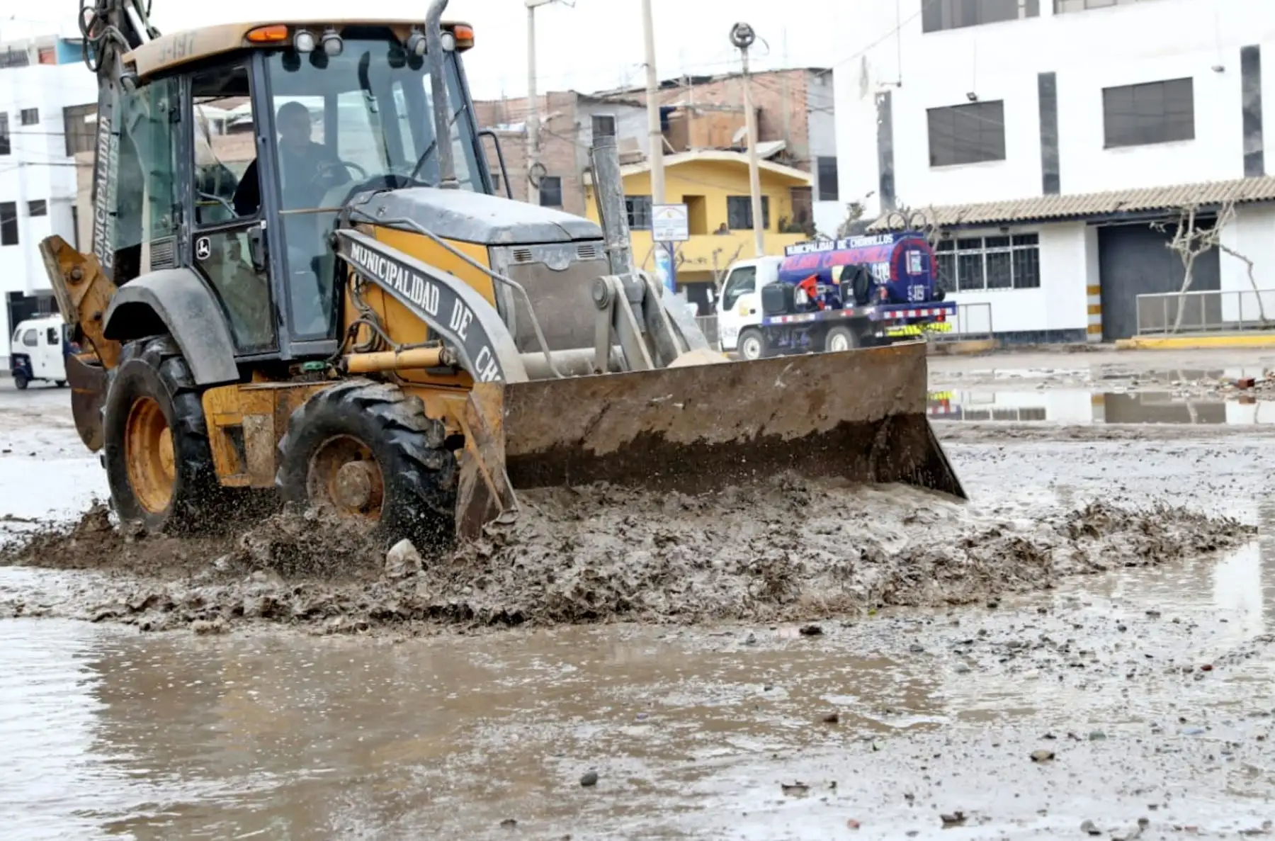 Río Surco se desborda e inunda varias viviendas en Chorrillos. Foto: ANDINA/ Norman Córdova