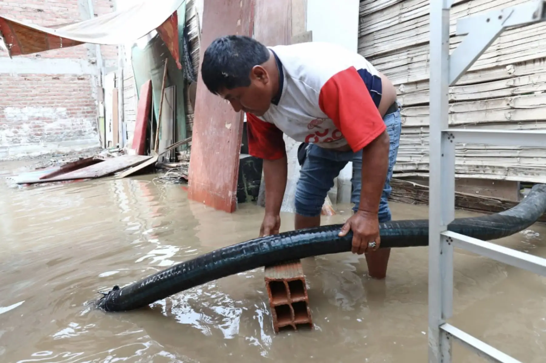 Río Surco se desborda e inunda varias viviendas en Chorrillos. Foto: ANDINA/ Norman Córdova