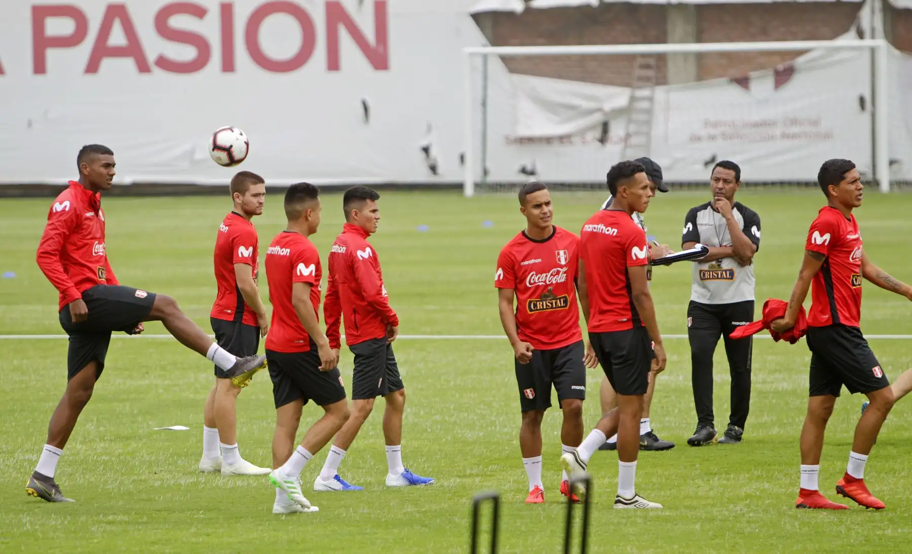 La Selección Peruana de Fútbol Sub 23 inició sus entrenamientos para afrontar los Juegos Panamericanos Lima 2019 bajo la dirección técnica de Nolberto Solano.
Foto: Lima 2019