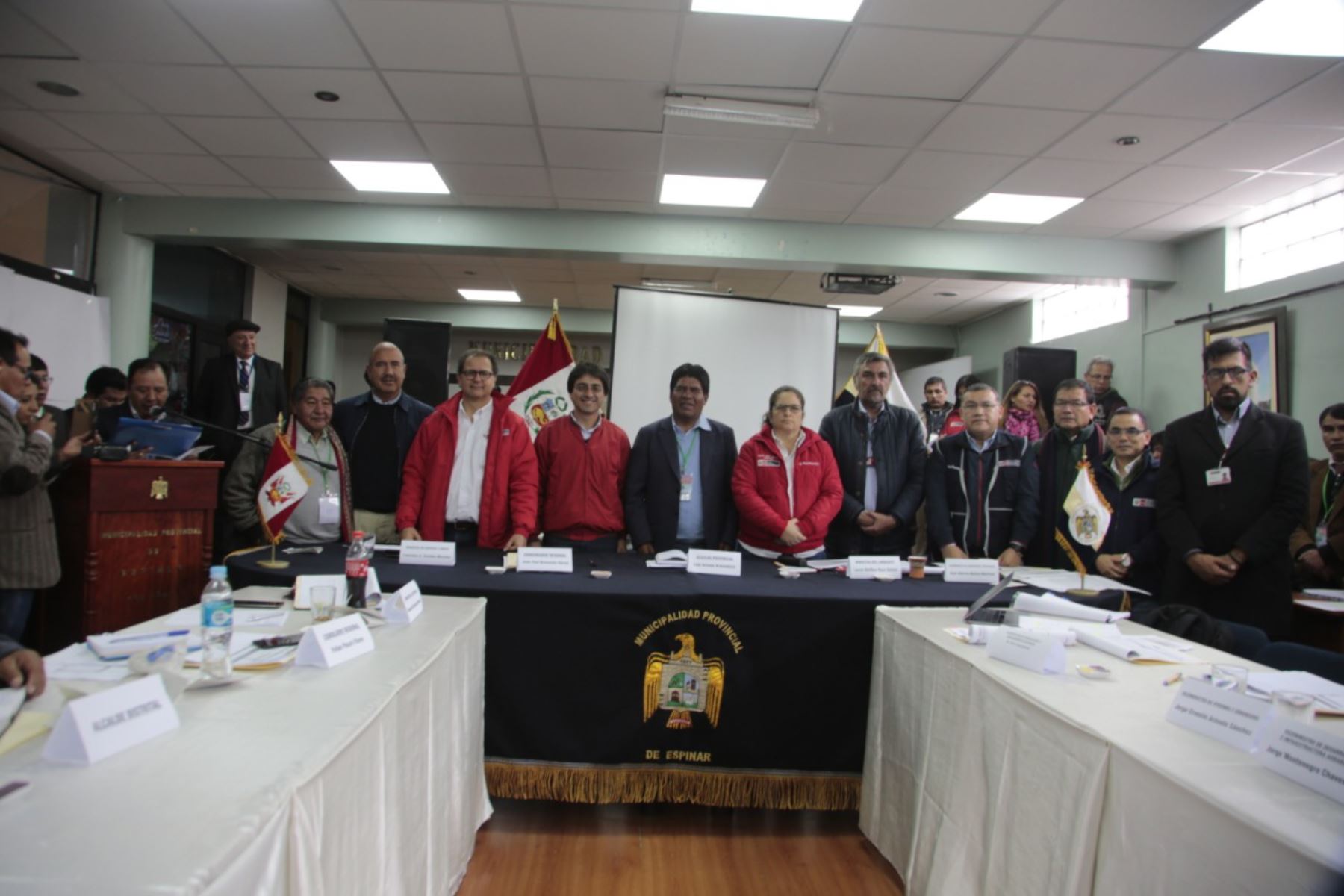 Los ministros de Energía y Minas y del Ambiente, así como el viceministro de Prestaciones y Aseguramiento en Salud participaron en mesa de diálogo con representantes de Espinar.