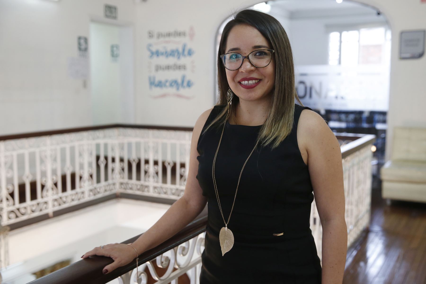Ingeniera electrónica, Jackeline Tapia Castillo apuesta por la innovación y la tecnología para ofrecer mejores servicios a los becarios del Pronabec. ANDINA/Nathalie Sayago
