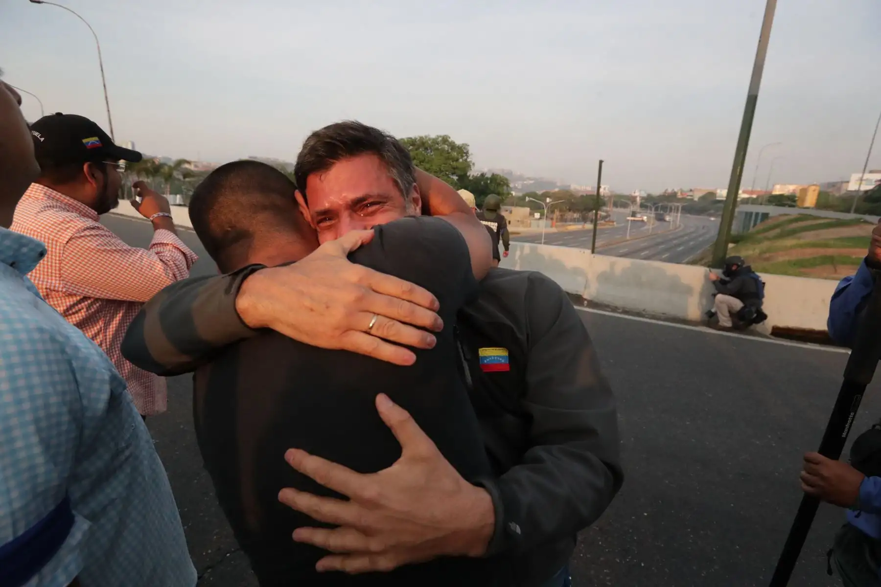 Leopoldo López fue liberado por militares venezolanos. Foto:EFE Leopoldo López fue liberado por militares venezolanos. Foto:EFE