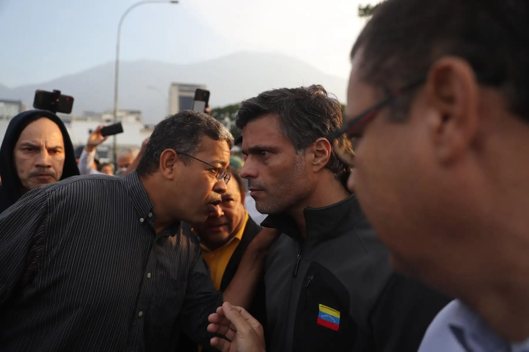 Leopoldo López fue liberado por militares venezolanos. Foto:EFE Leopoldo López fue liberado por militares venezolanos. Foto:EFE