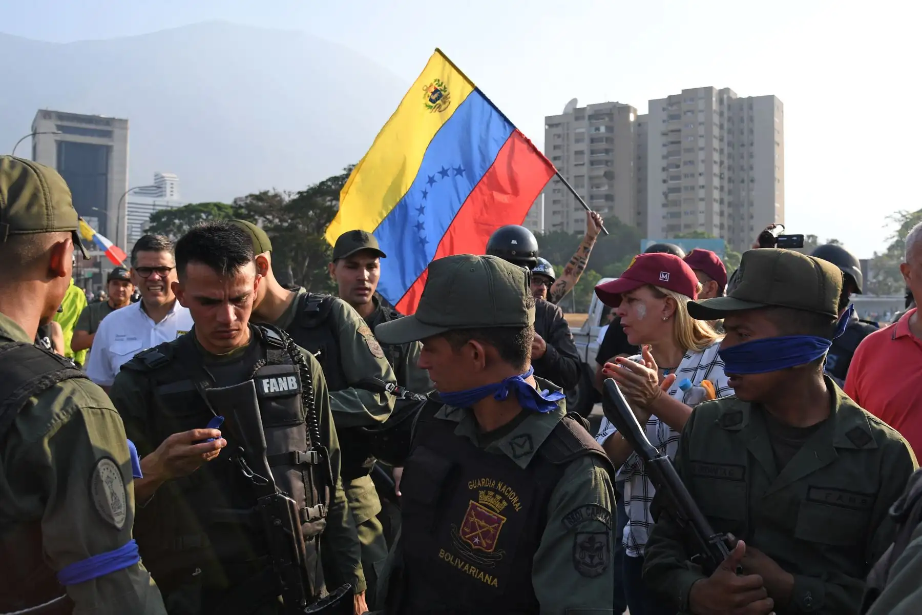 Un grupo de militares venezolanos se sublevó este martes contra el presidente Nicolás Maduro y en apoyo al opositor Juan Guaidó. Foto: AFP Un grupo de militares venezolanos se sublevó este martes contra el presidente Nicolás Maduro y en apoyo al opositor Juan Guaidó. Foto: AFP