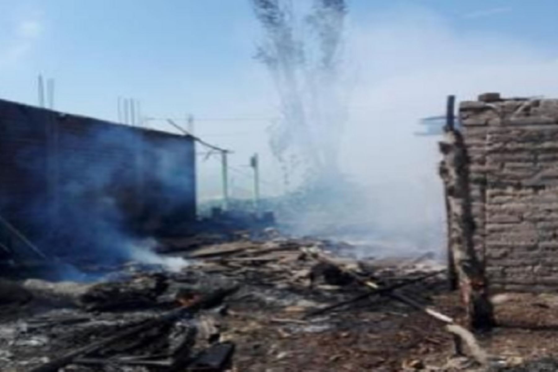 Un incendio urbano destruyó una vivienda en el sector de San Luis Alto, distrito de Aucallama, provincia de Huaral, en la región Lima, dejando a la intemperie a 4 personas, informó el Instituto Nacional de Defensa Civil (Indeci).